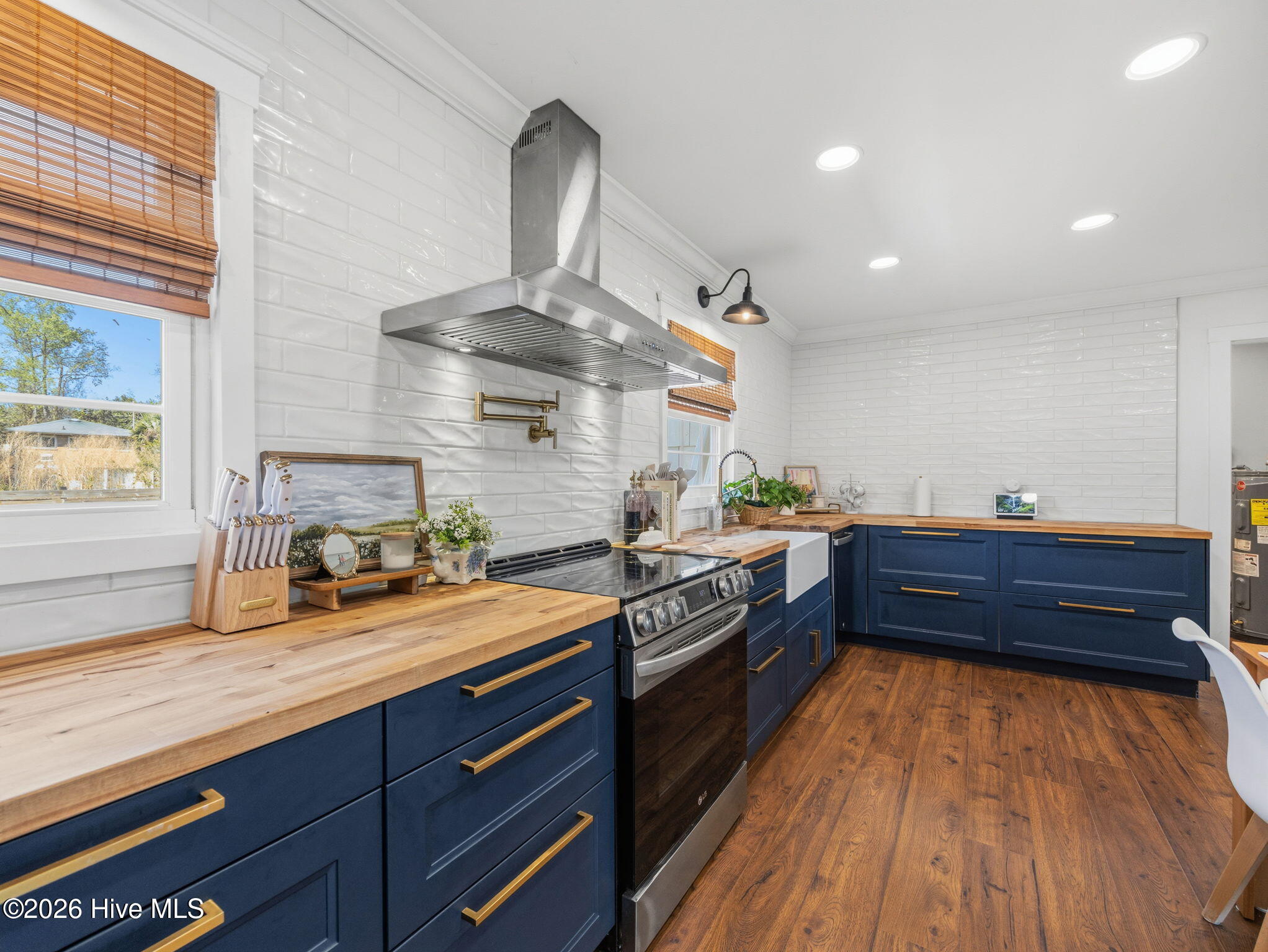 100564380 | Photo 11