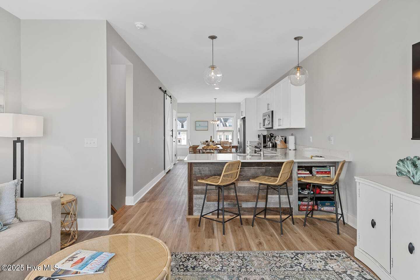 100543911 | Photo 28