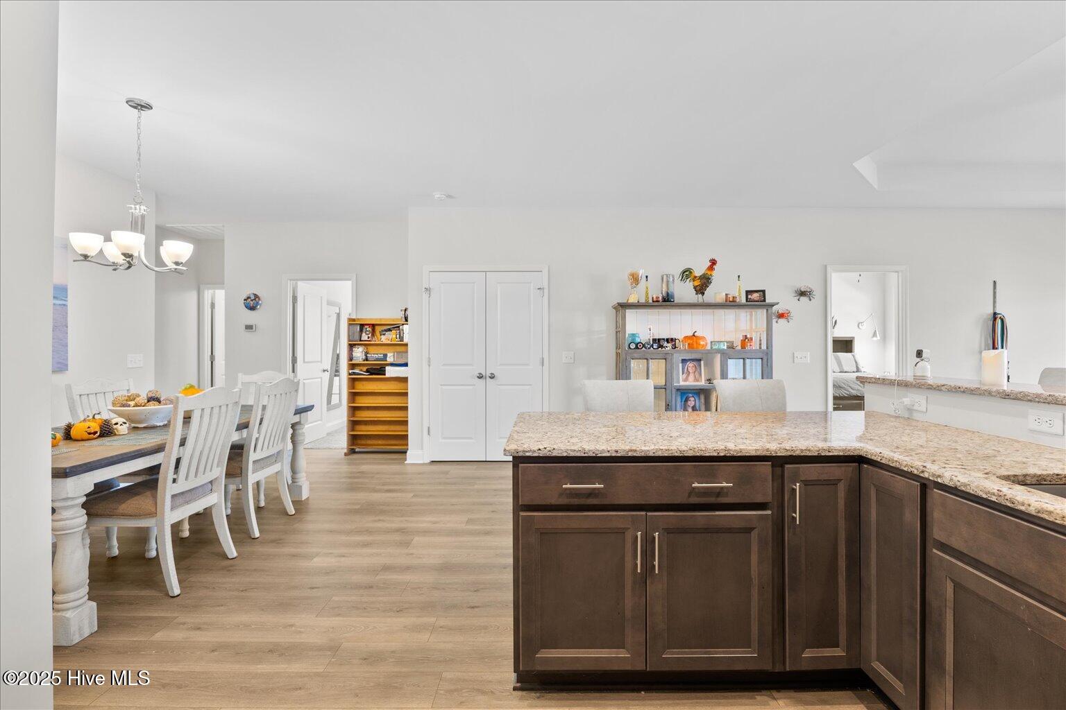 100549643 | Photo 18