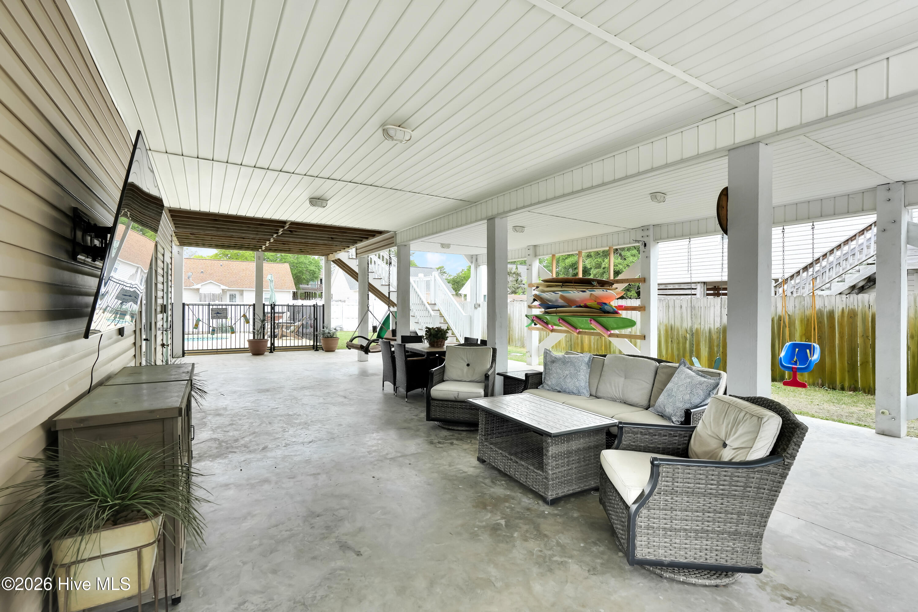 100570261 | Photo 34