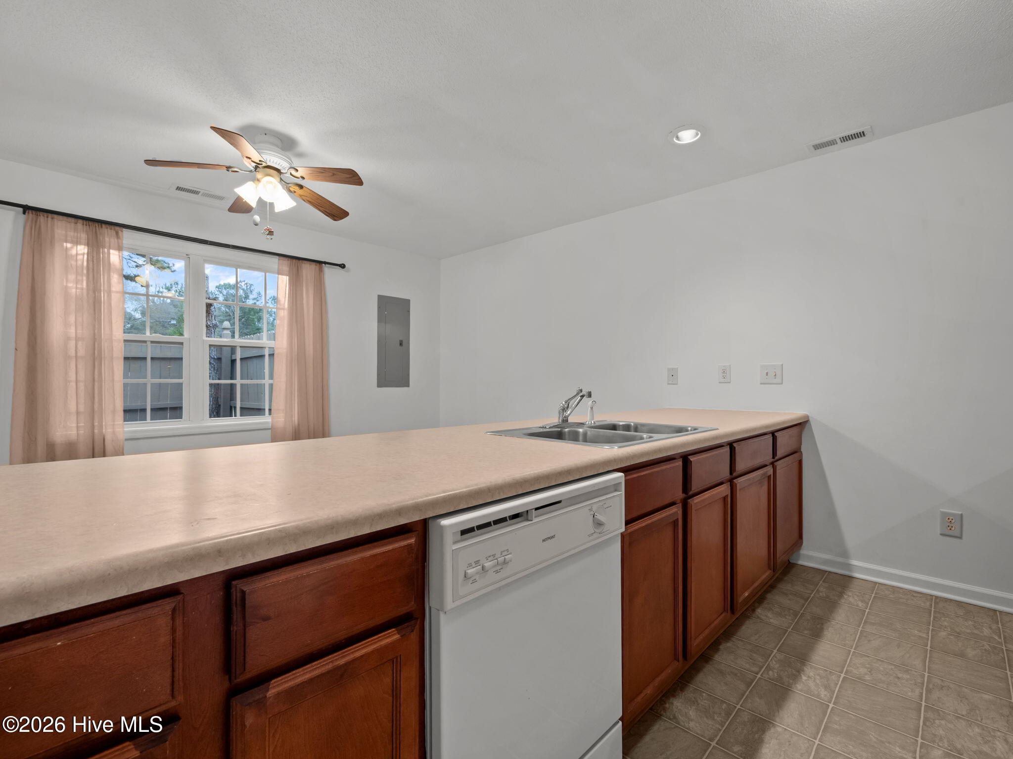 100548288 | Photo 54