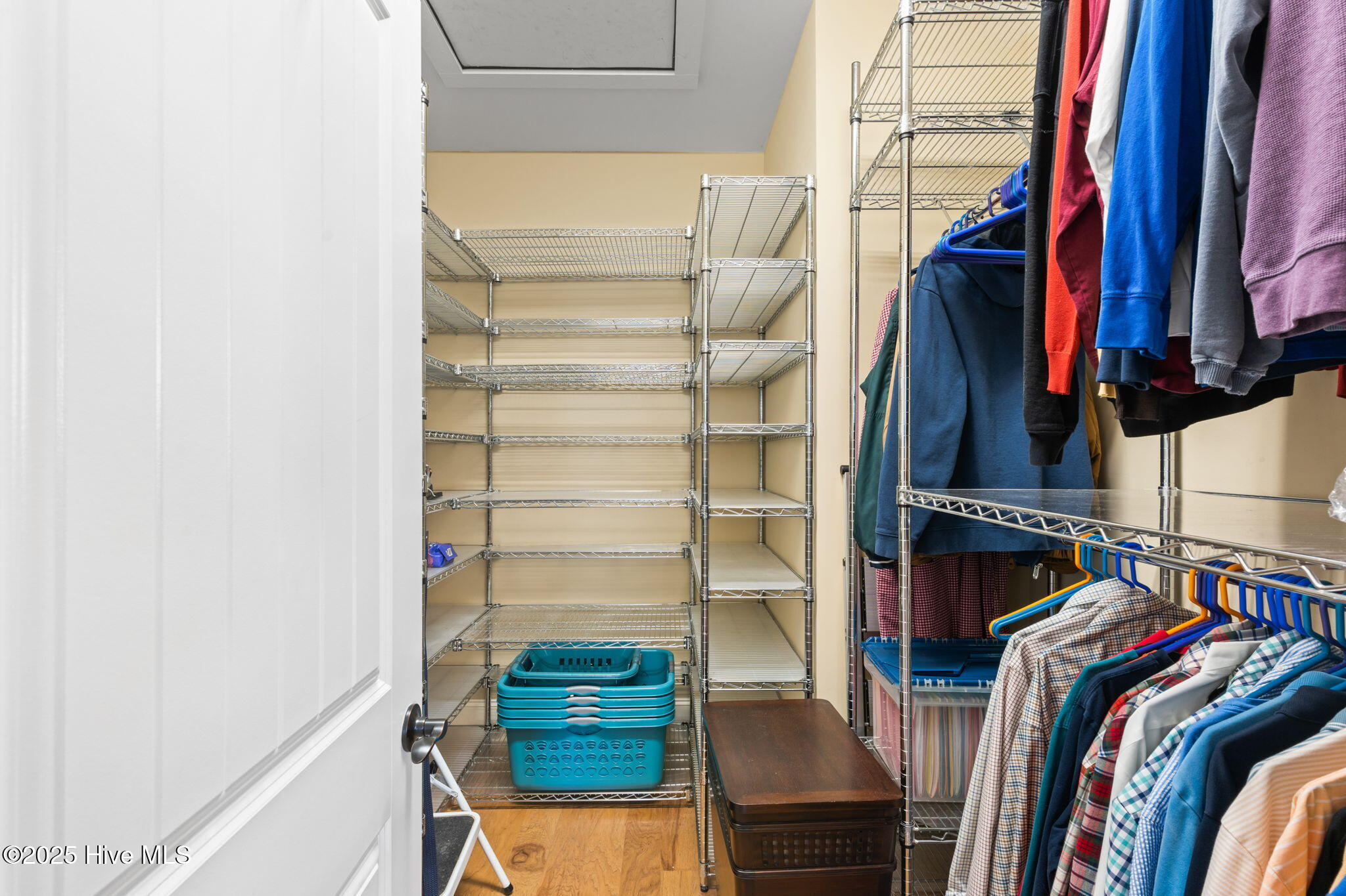 100541992 | Photo 36