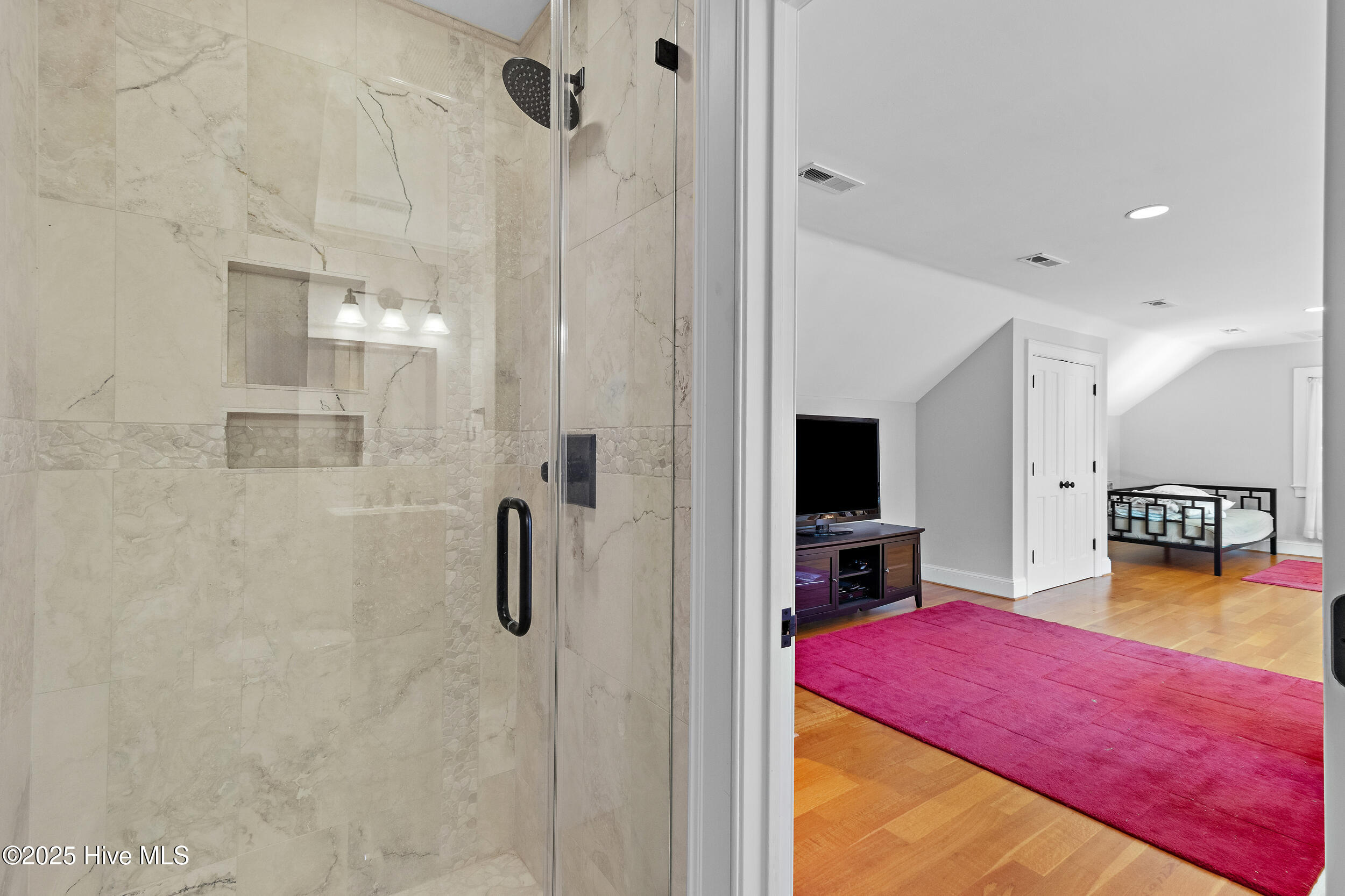 100540222 | Photo 49