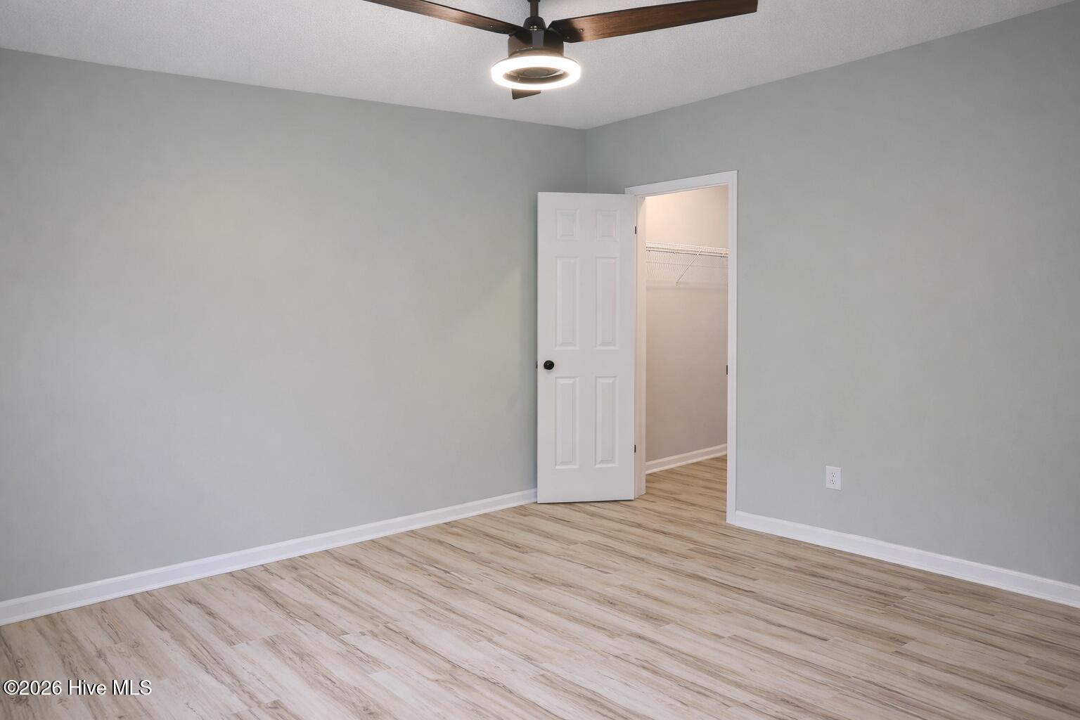 100567859 | Photo 36