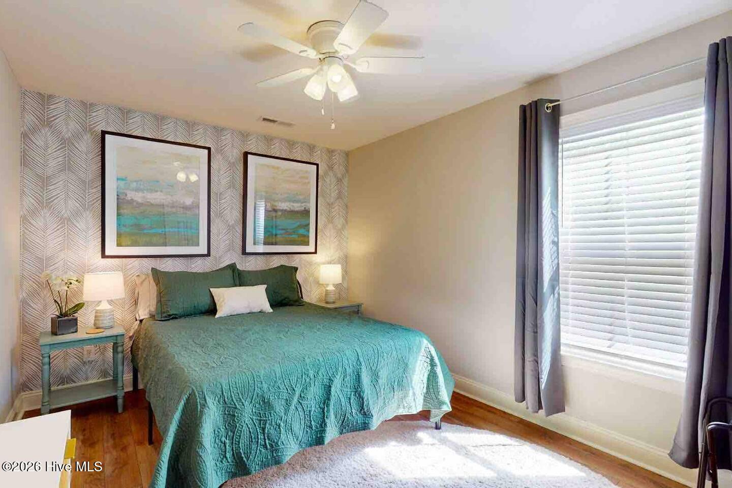 100566637 | Photo 15