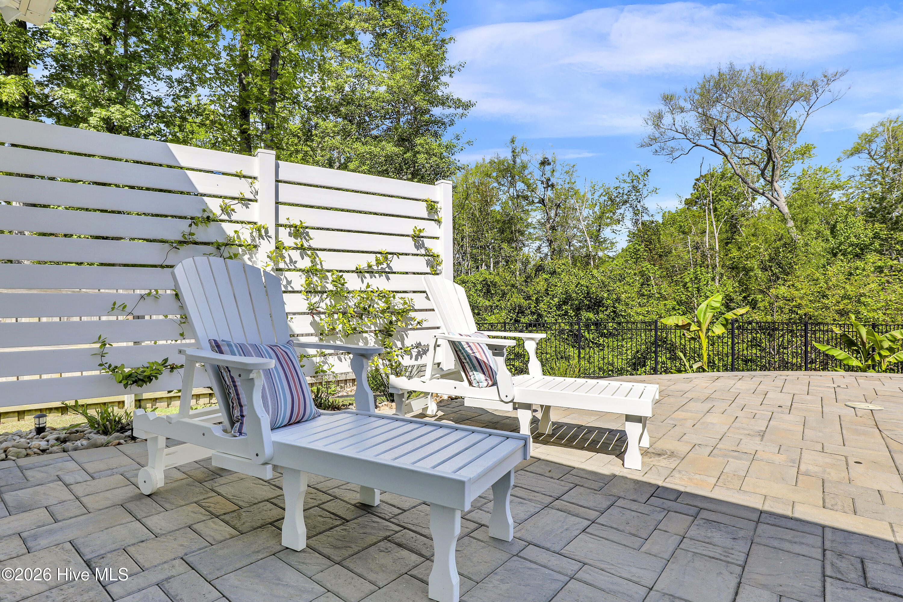 100567607 | Photo 46