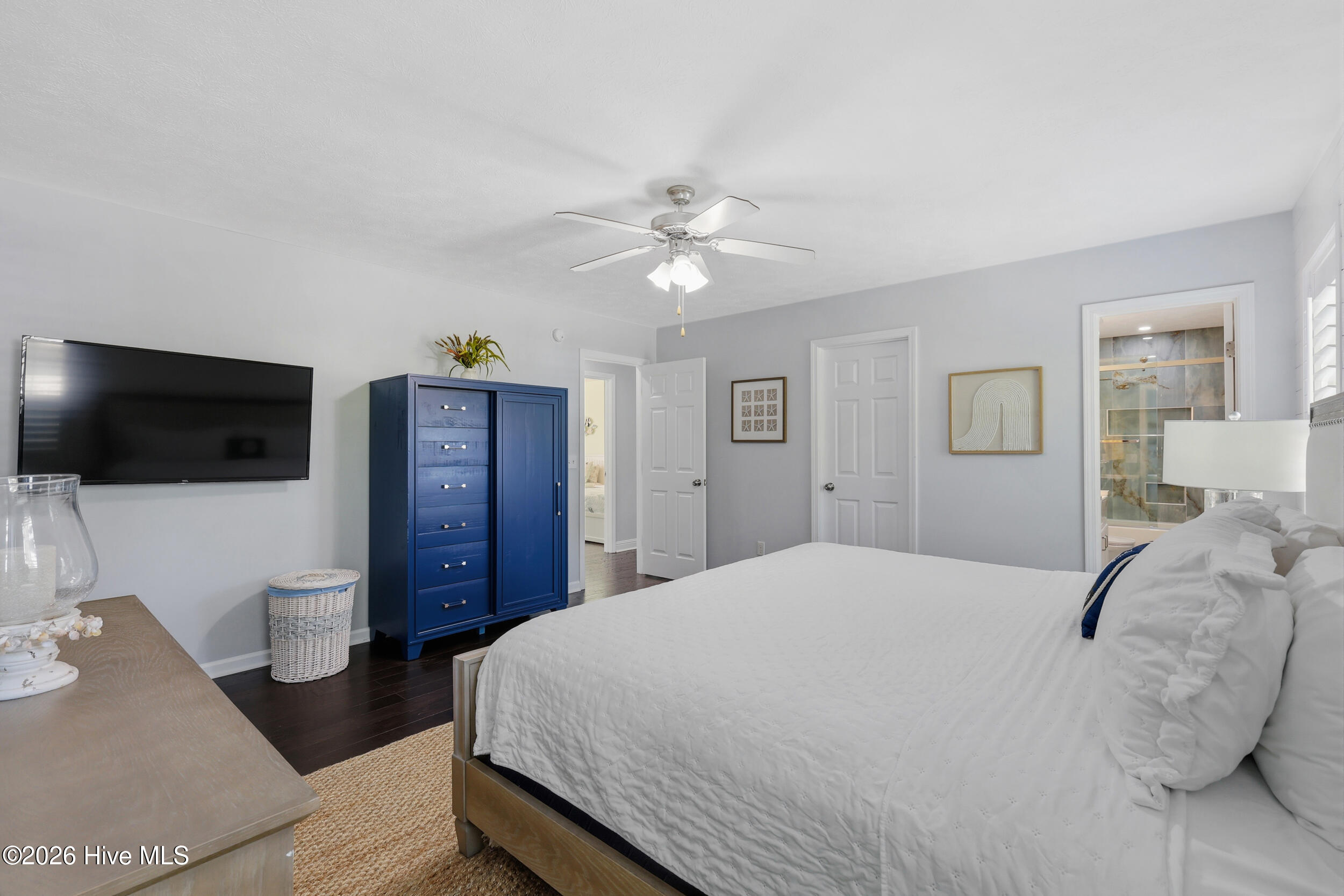 100567989 | Photo 26