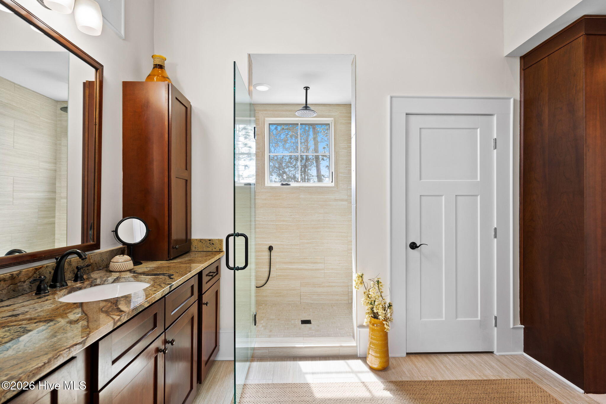 100563236 | Photo 38