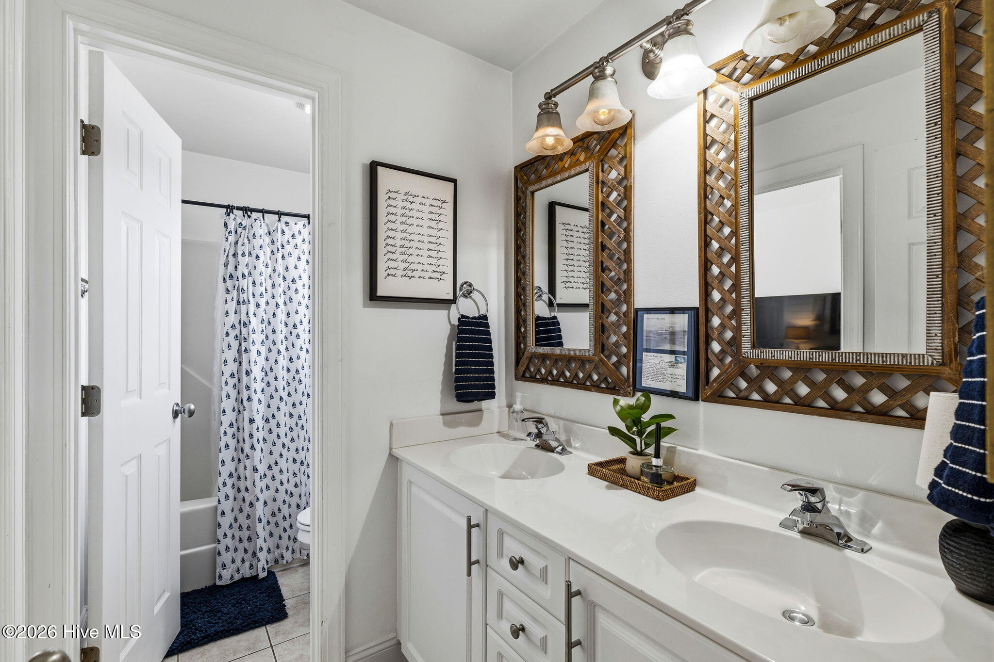 100561515 | Photo 70