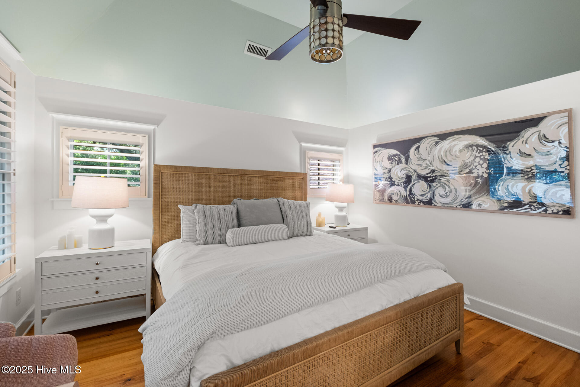 100534470 | Photo 16