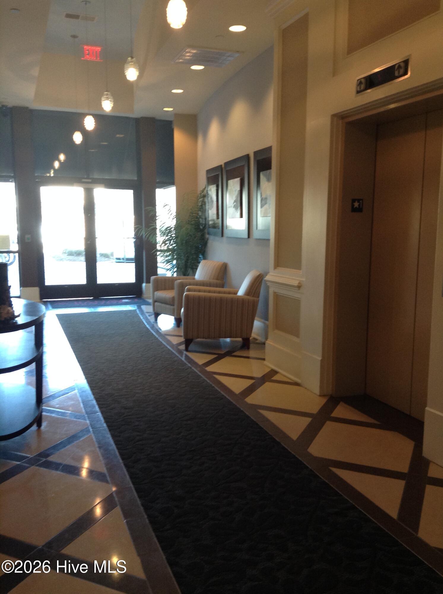 100553173 | Photo 19