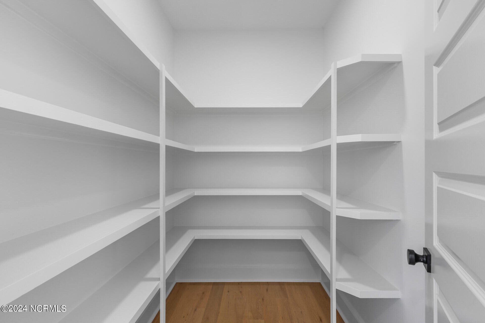 100548615 | Photo 22