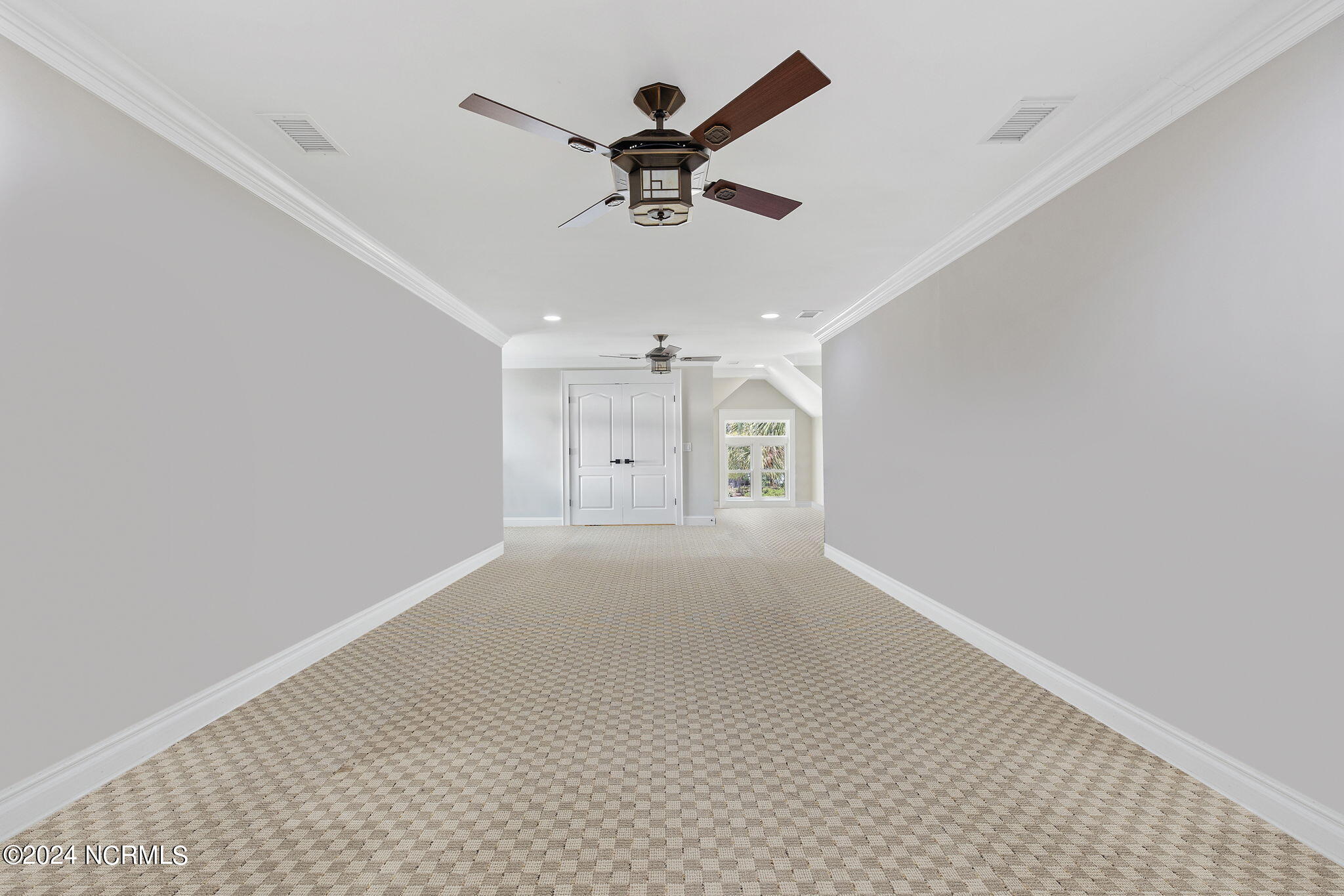 100453856 | Photo 51