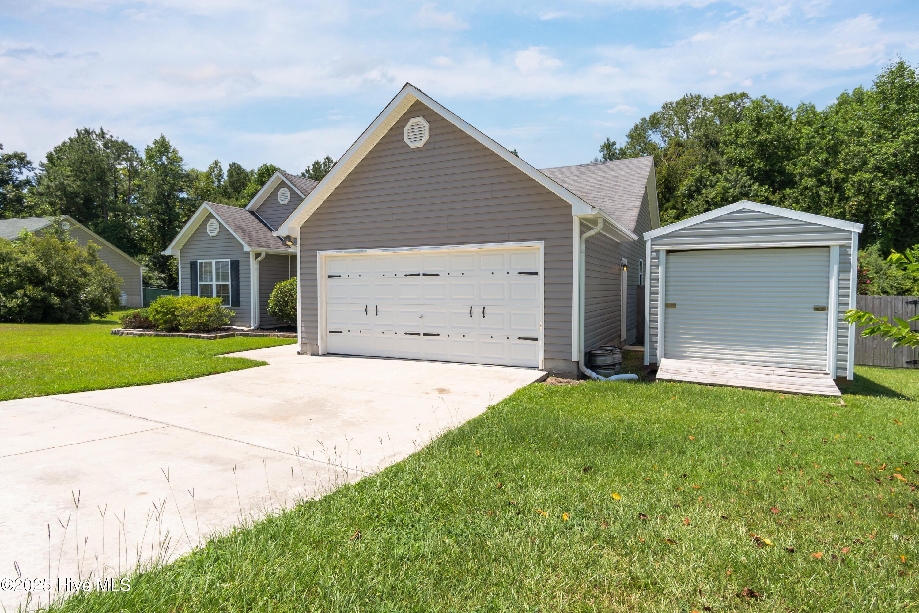 111 Camellia Creek Drive, Richlands, NC 28574 – photo 6: 006-111 Camellia Creek-6