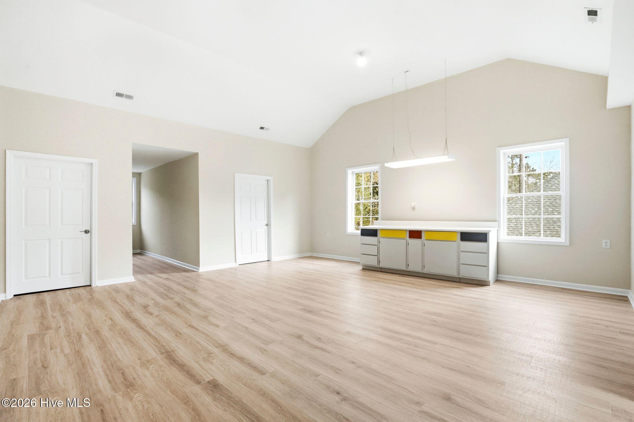 100563594 | Photo 49