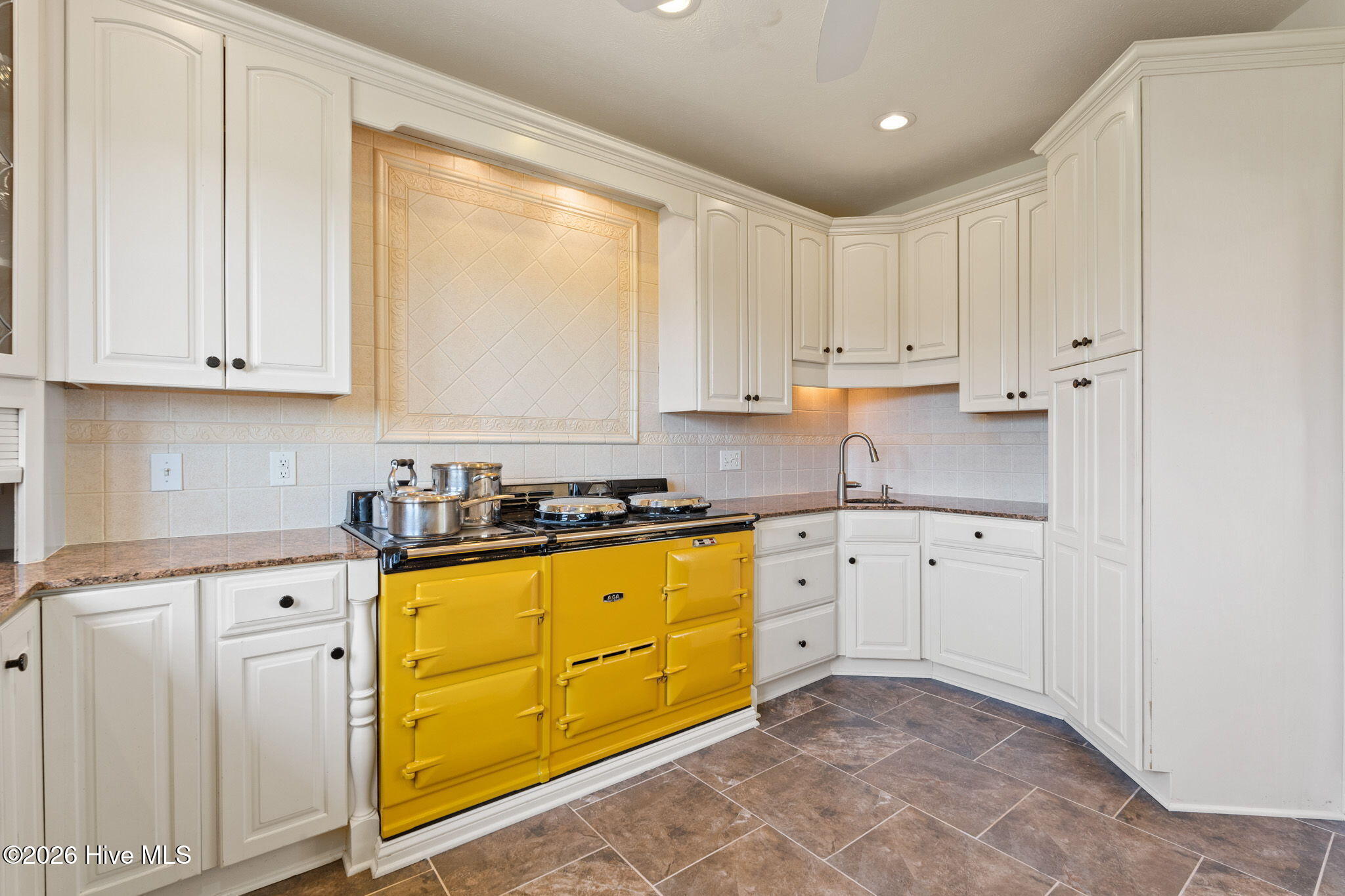 100564967 | Photo 19