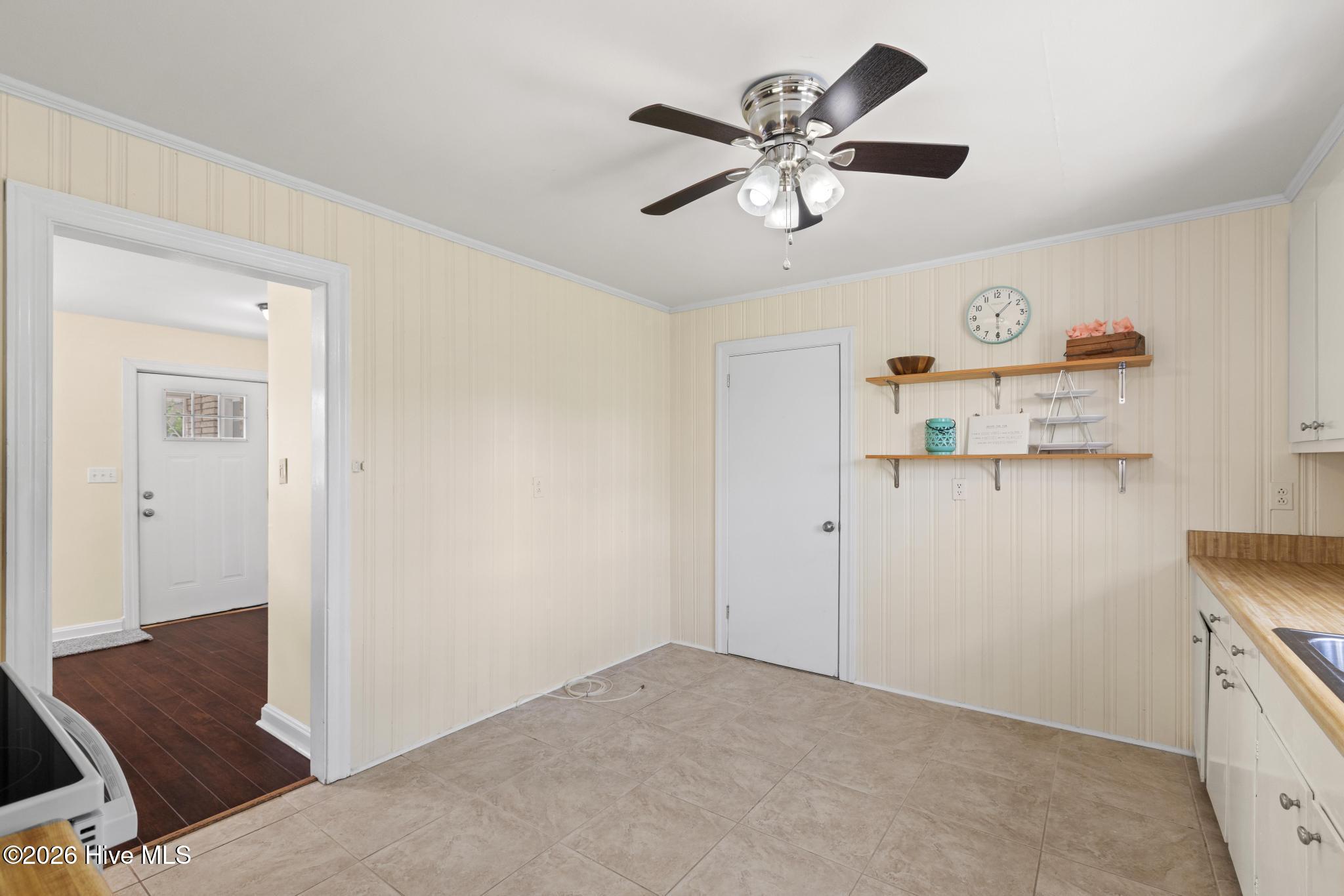 100562948 | Photo 13