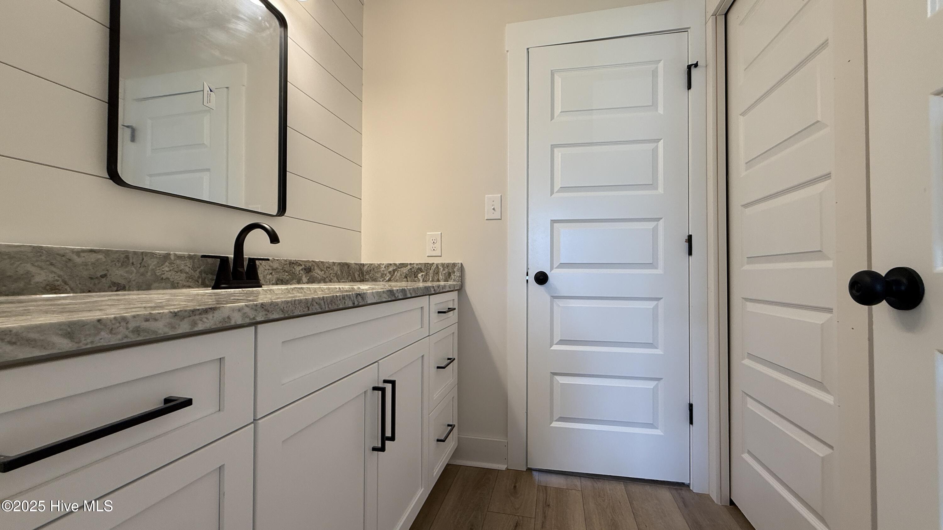 100500370 | Photo 24