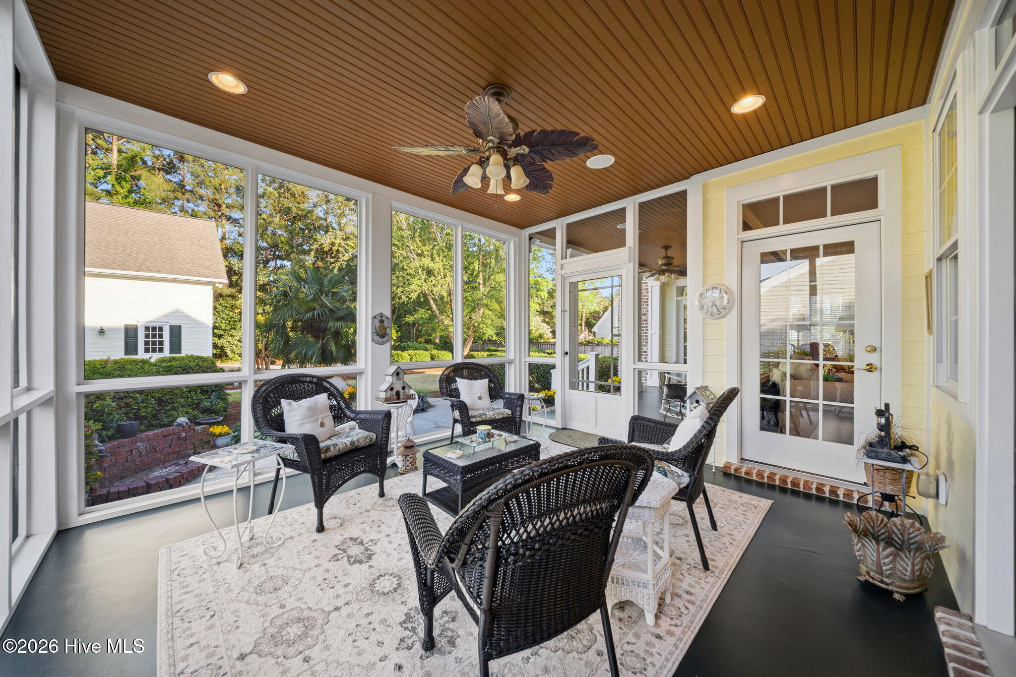 100570394 | Photo 59