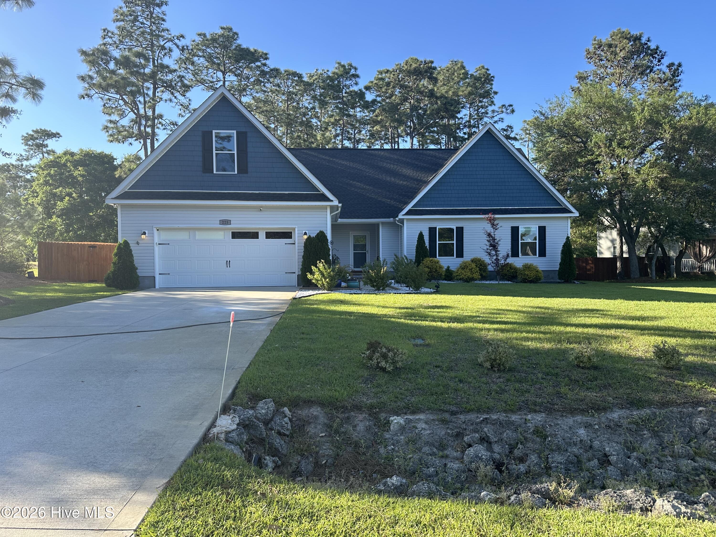 225 Winding Creek Way,Hubert