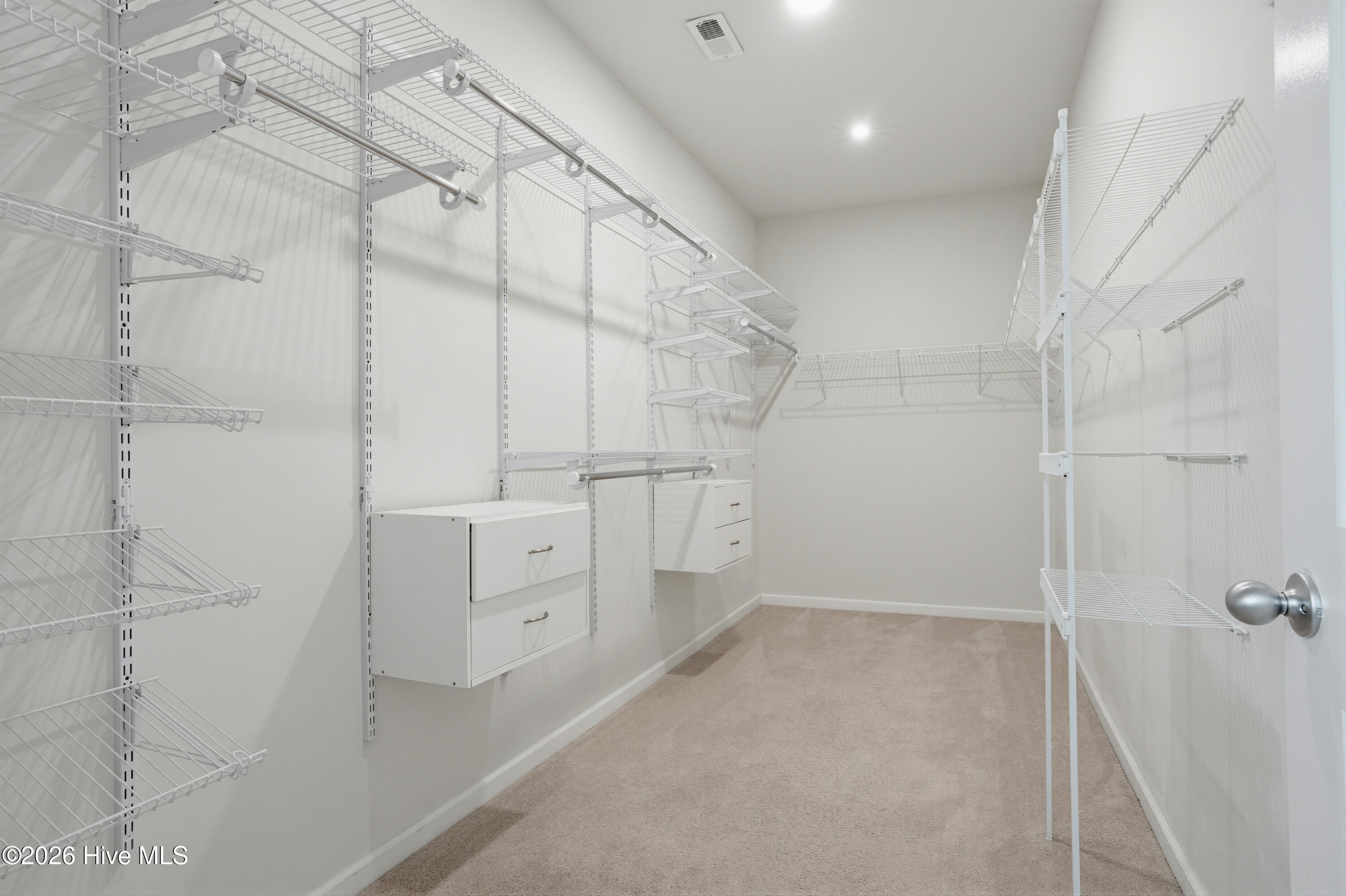 100565113 | Photo 26