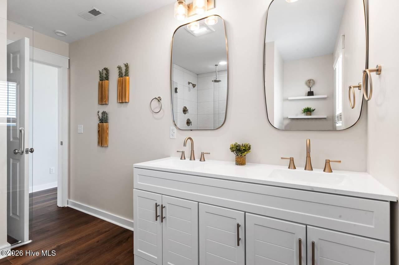 100556593 | Photo 54