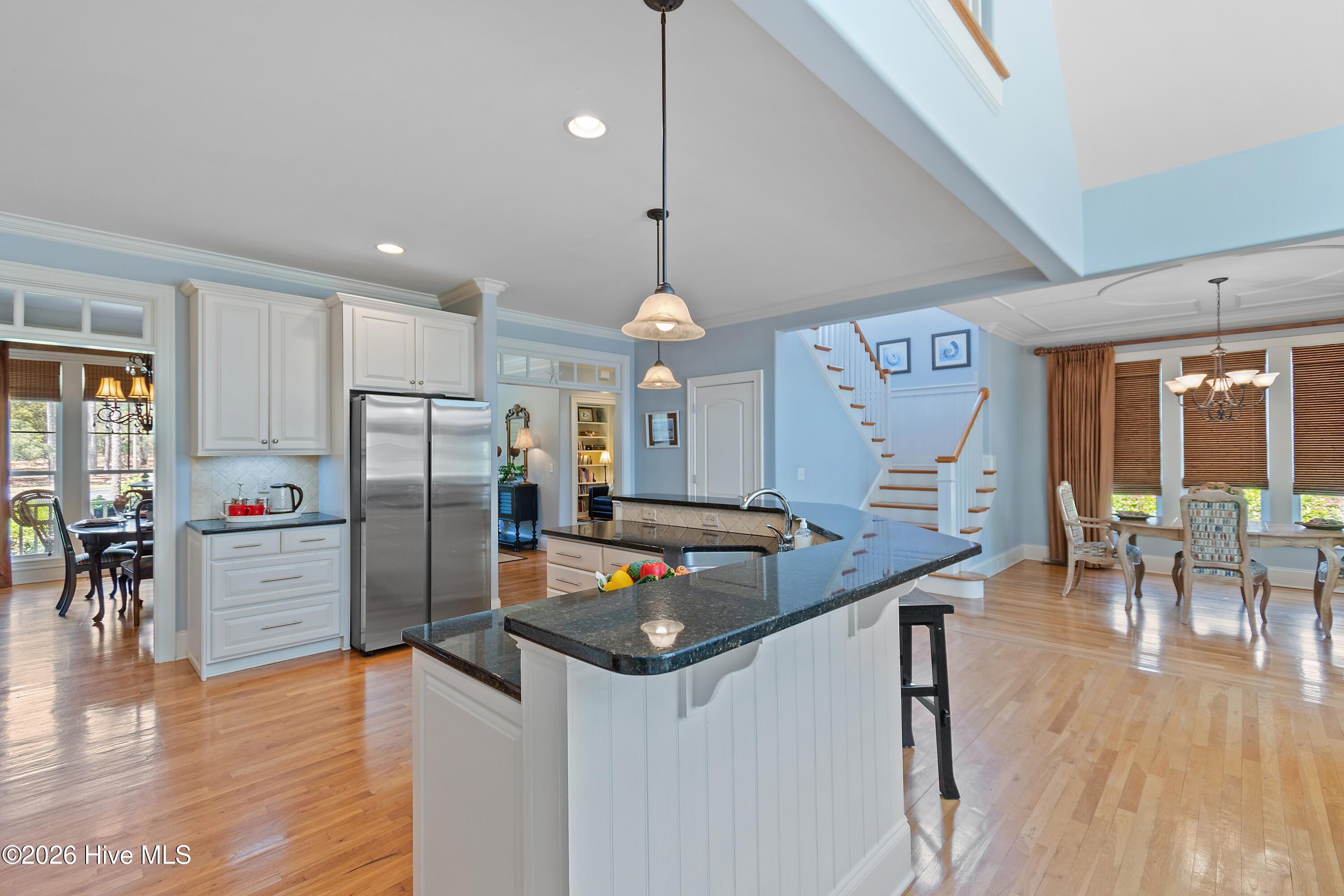 100567309 | Photo 25