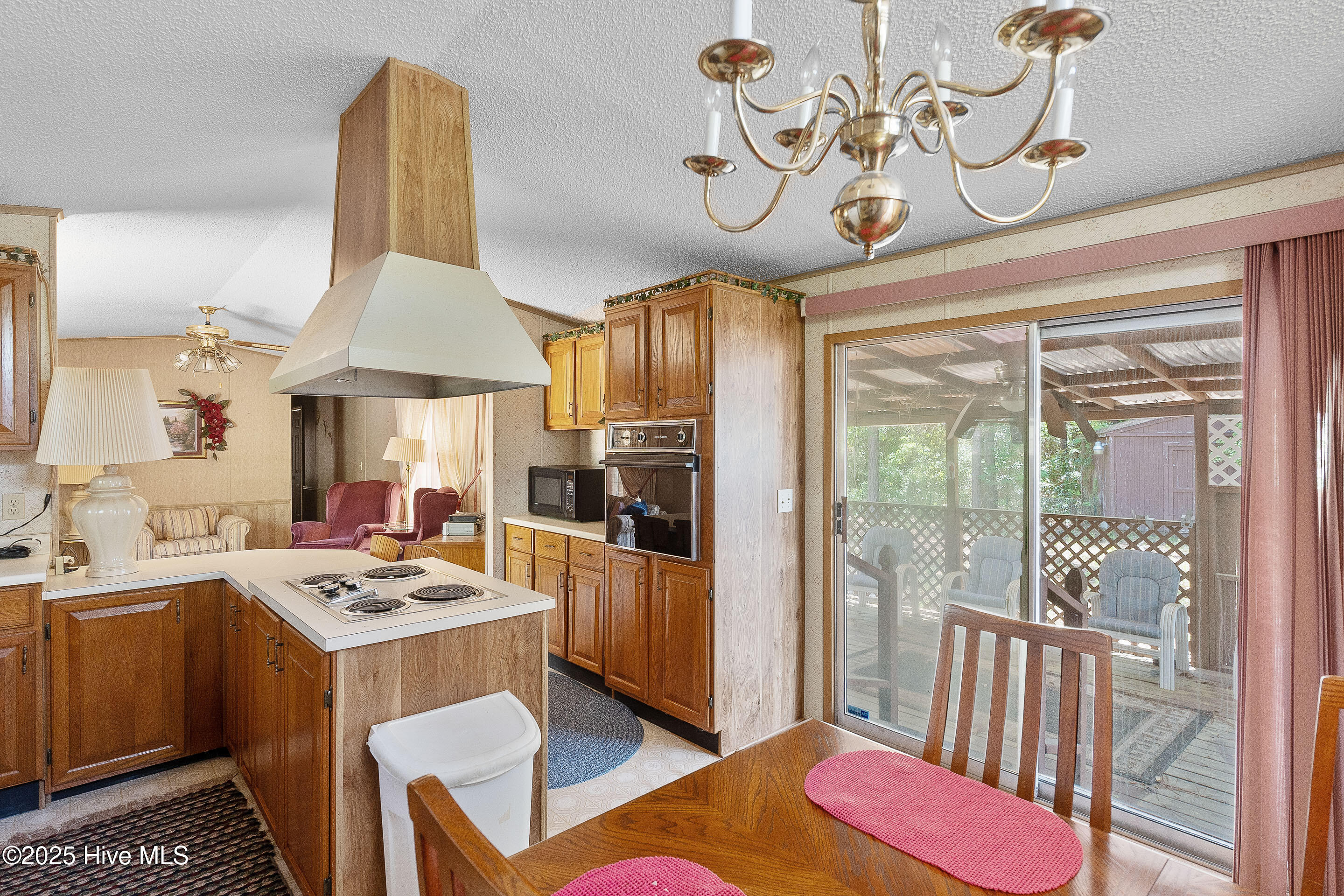 100540906 | Photo 10