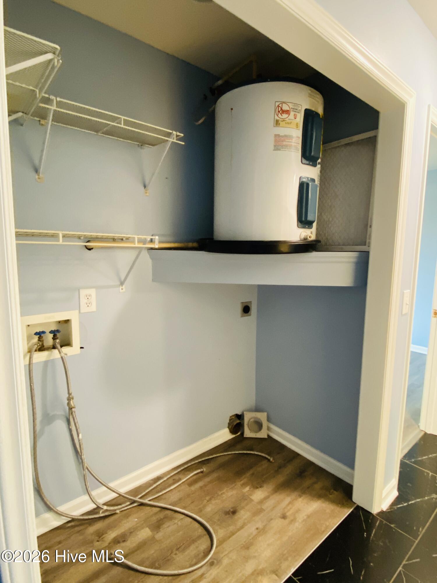 100562319 | Photo 14