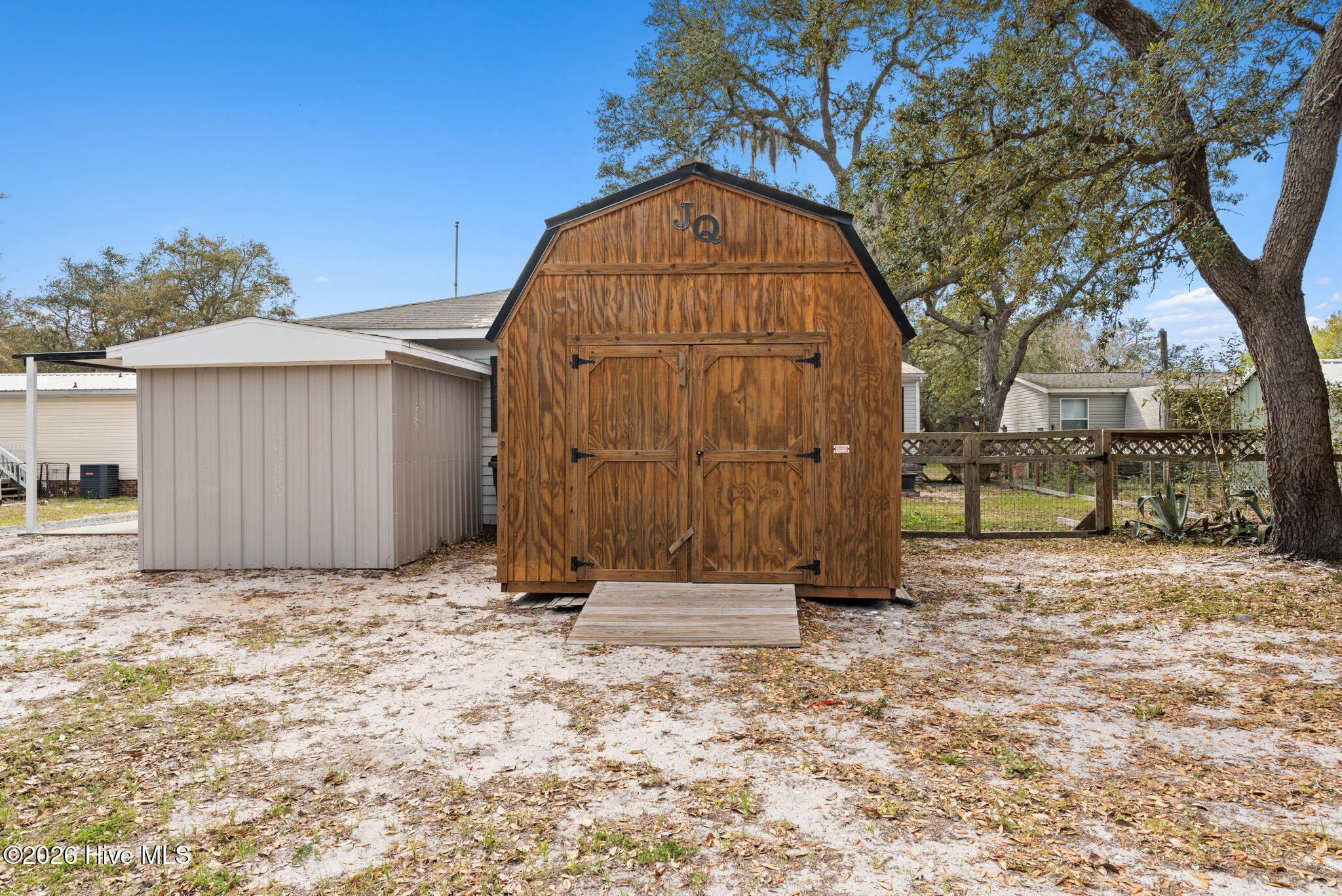 100564701 | Photo 42