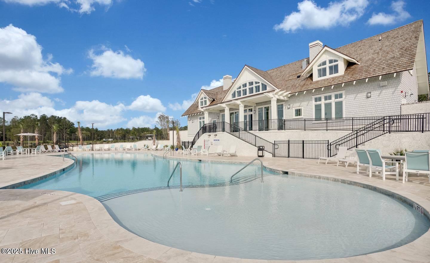 100542822 | Photo 45