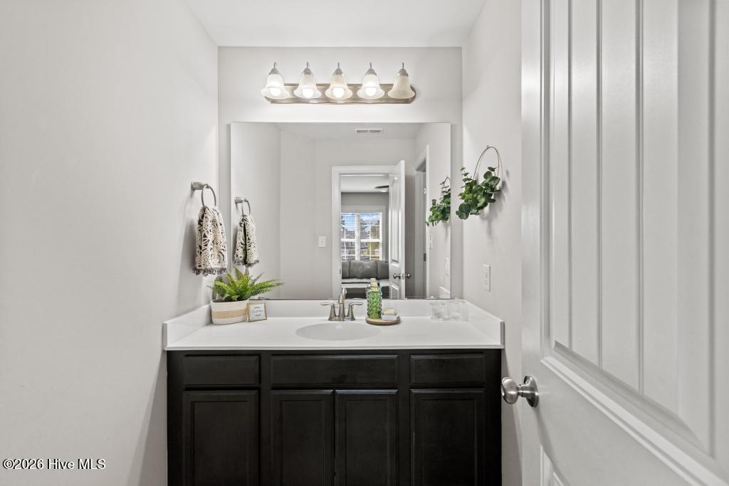 100562207 | Photo 42