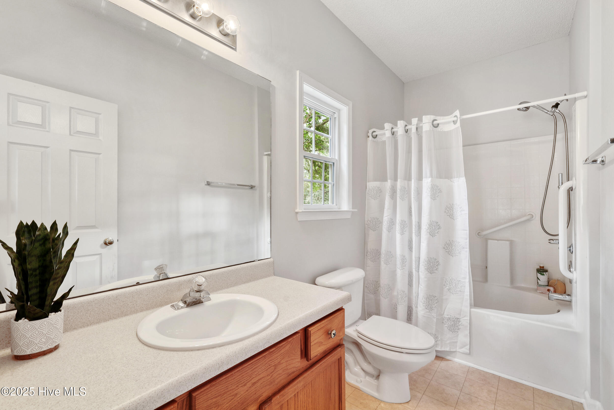 100533187 | Photo 19