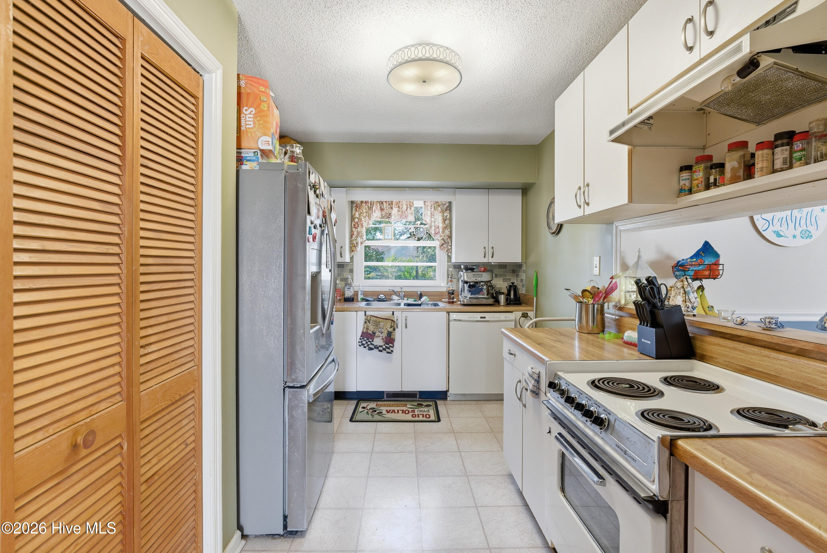 100561616 | Photo 14