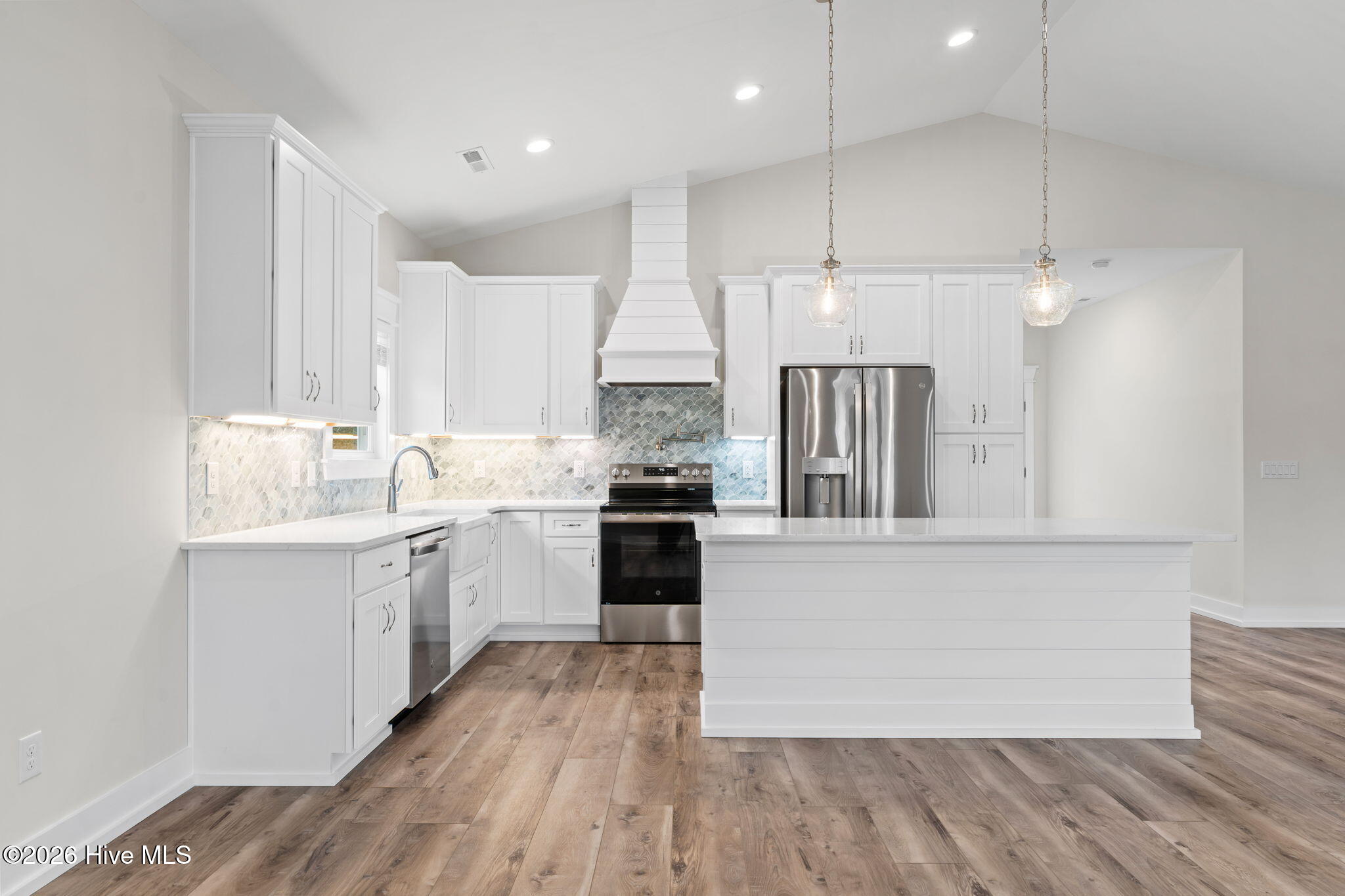 100558448 | Photo 12