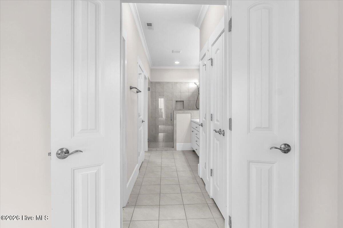 100548797 | Photo 54