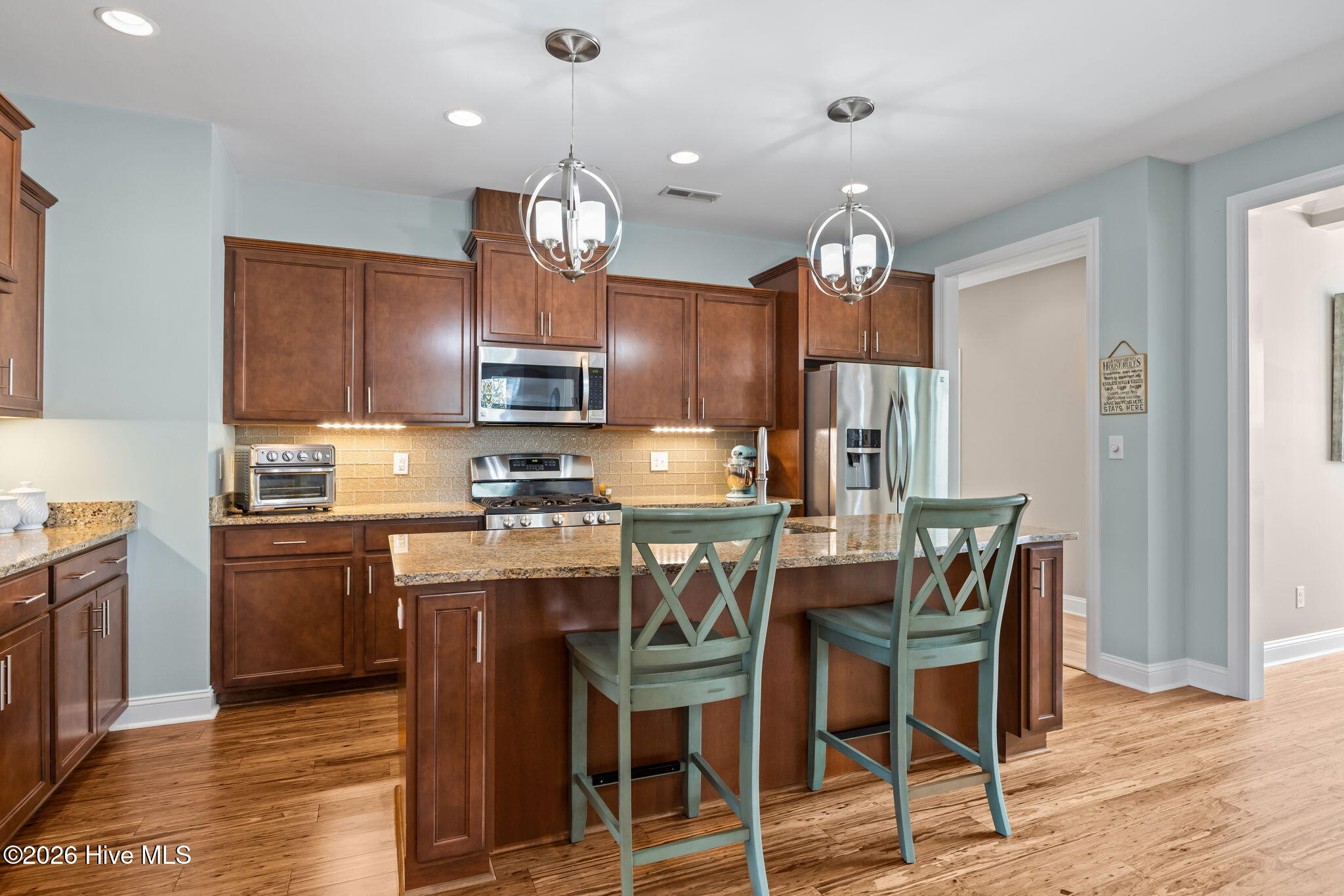 100560213 | Photo 19