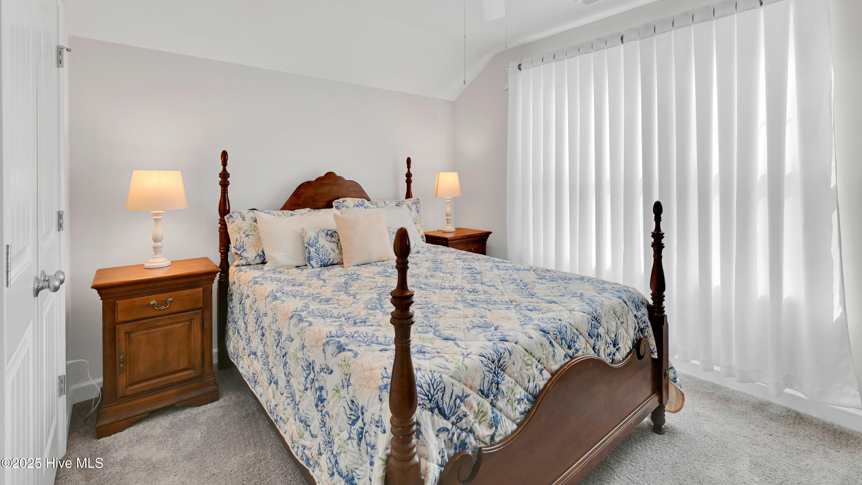 100542865 | Photo 43