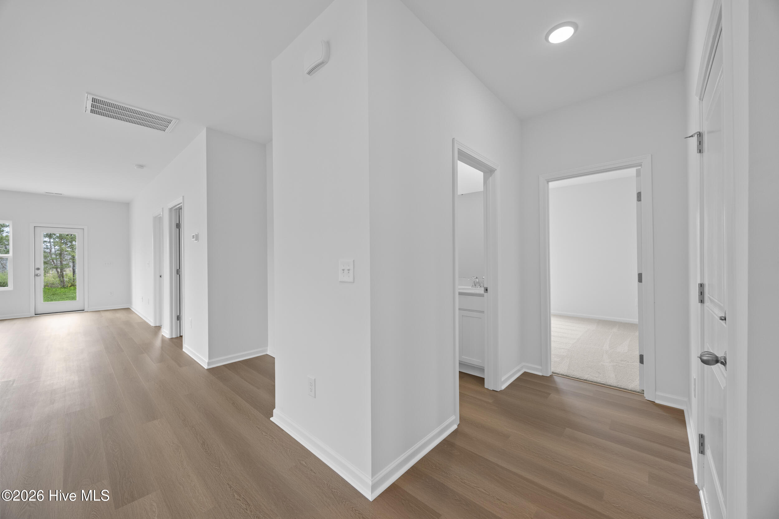 100553228 | Photo 13