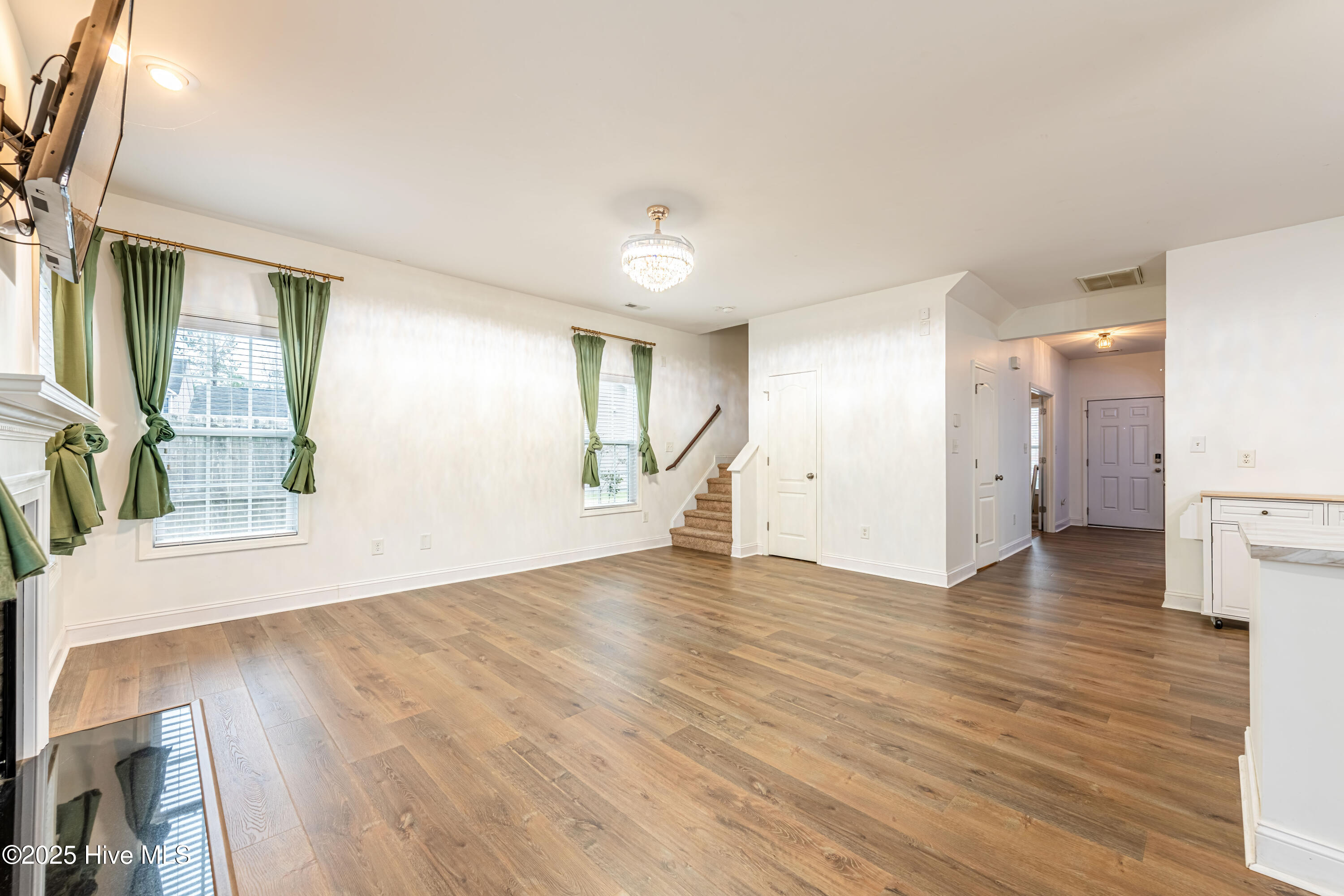 100546682 | Photo 21