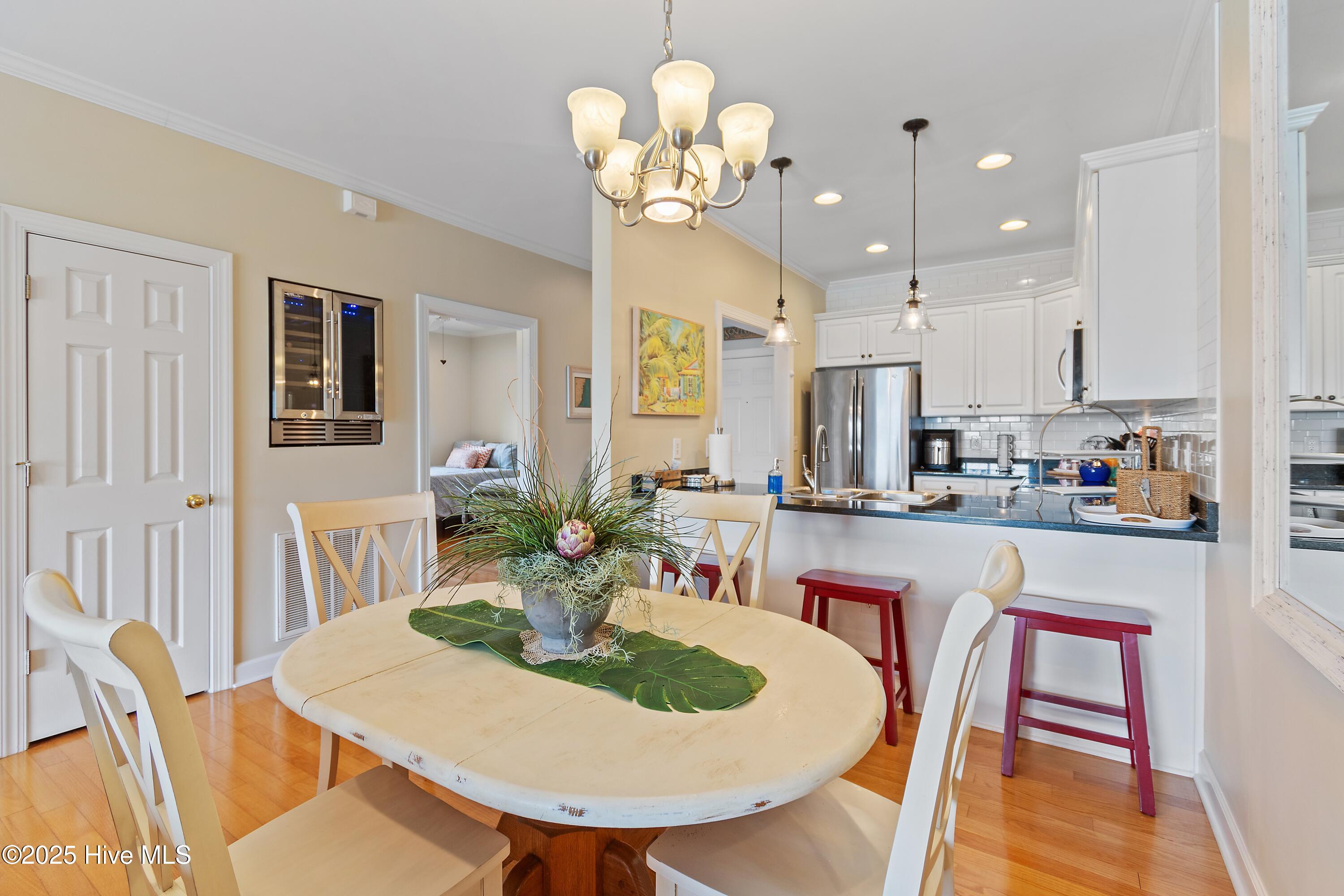 100502983 | Photo 11