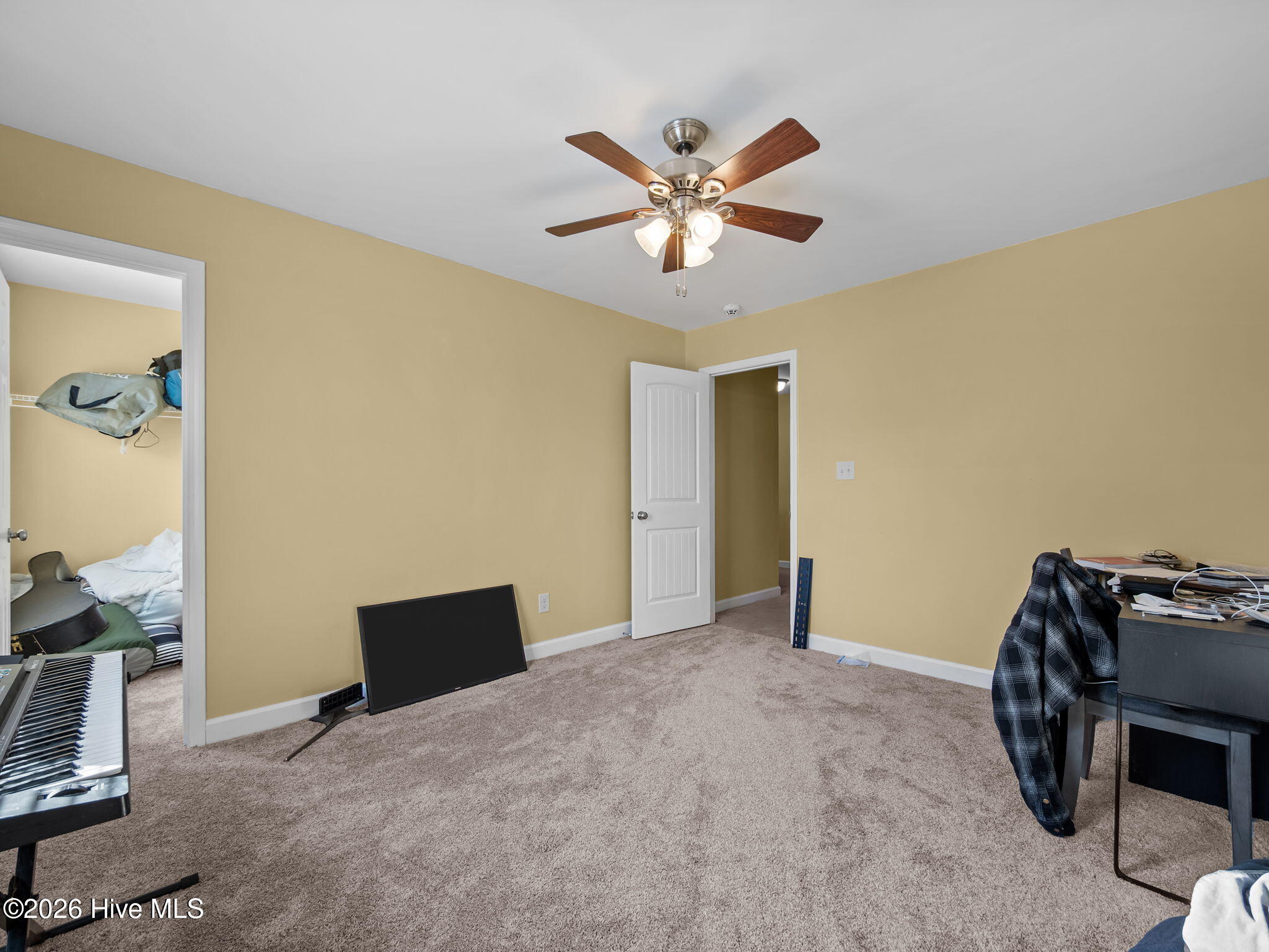 100549949 | Photo 33