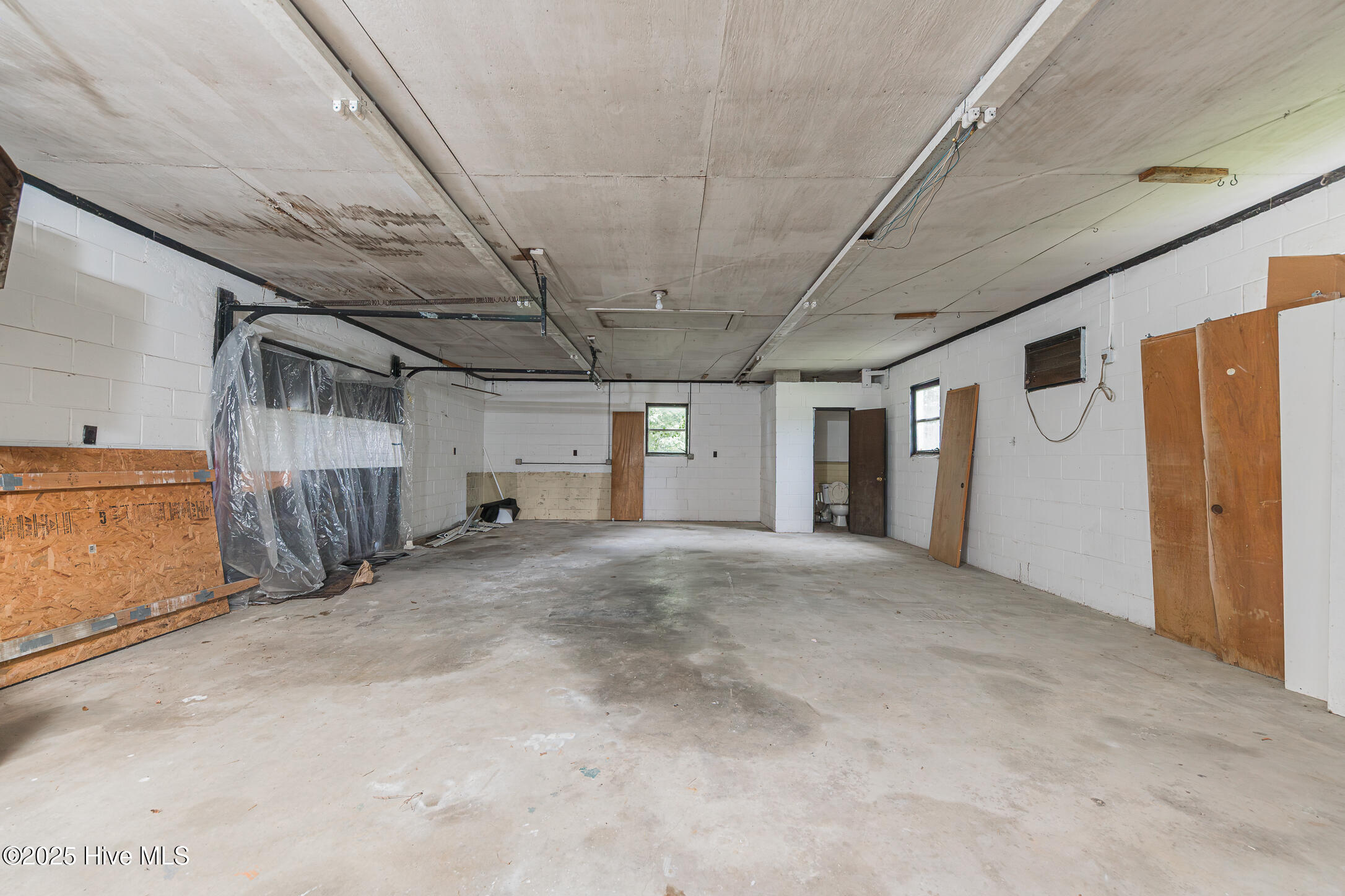 100523491 | Photo 36