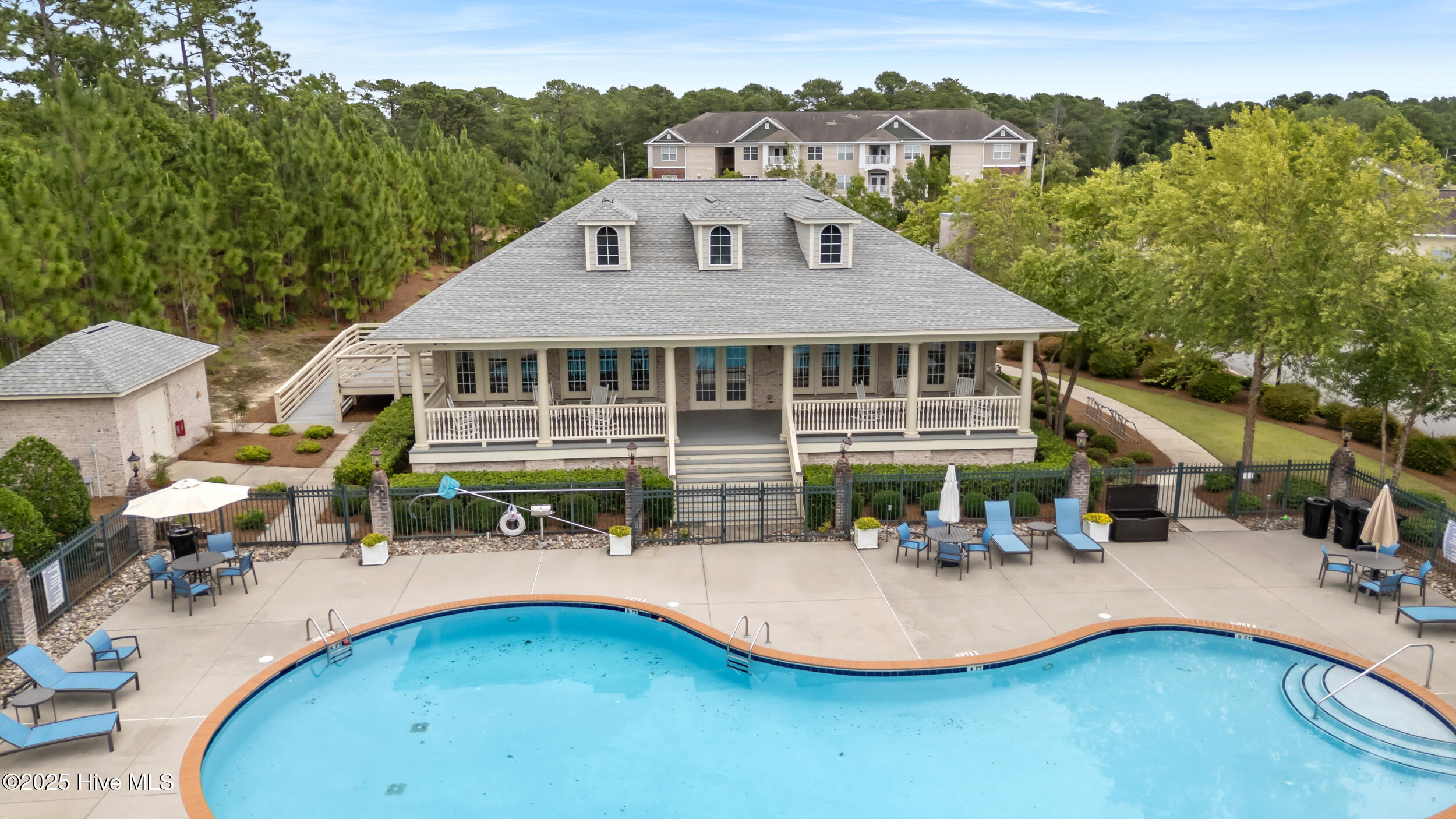 100521599 | Photo 49