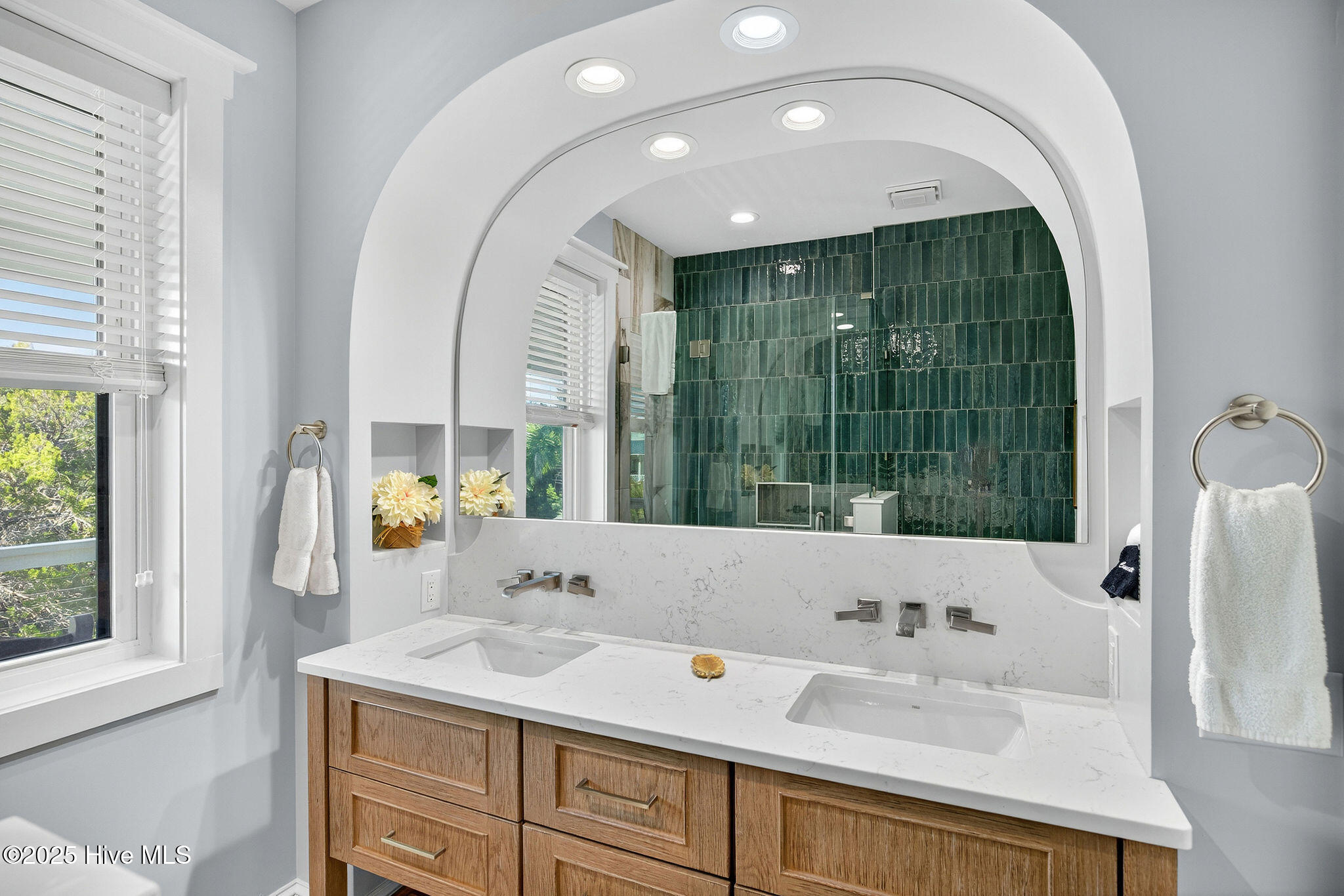 100541250 | Photo 21