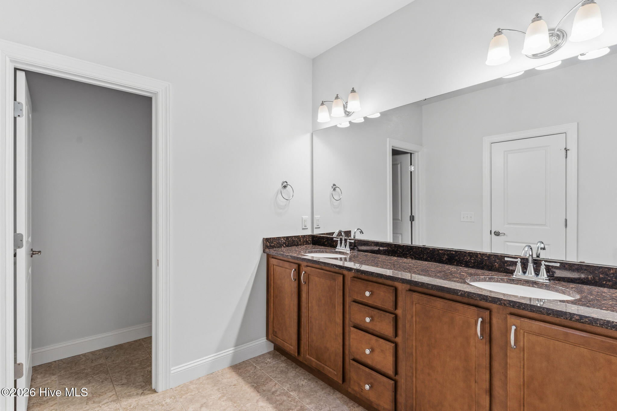 100558174 | Photo 22