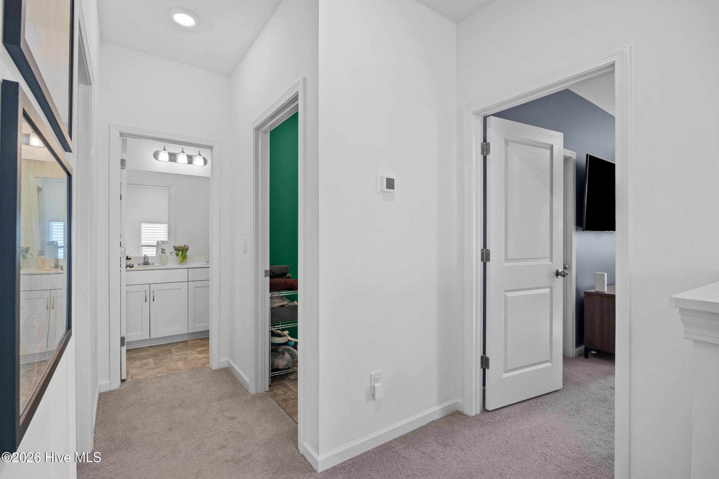 100568989 | Photo 17