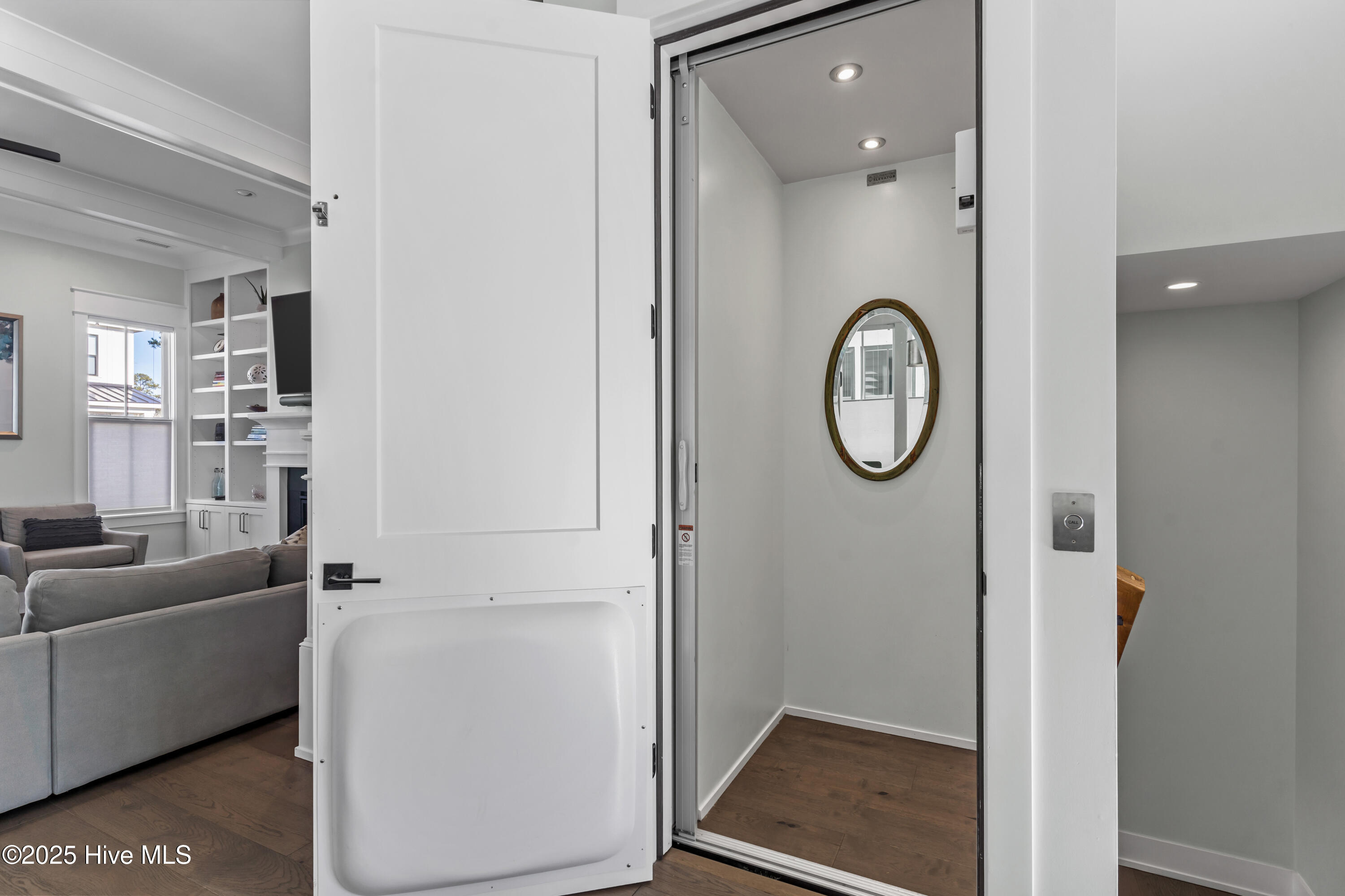 100543997 | Photo 28