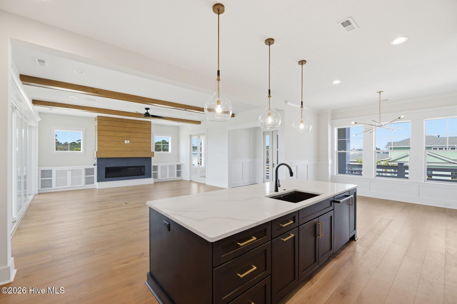 100490520 | Photo 22