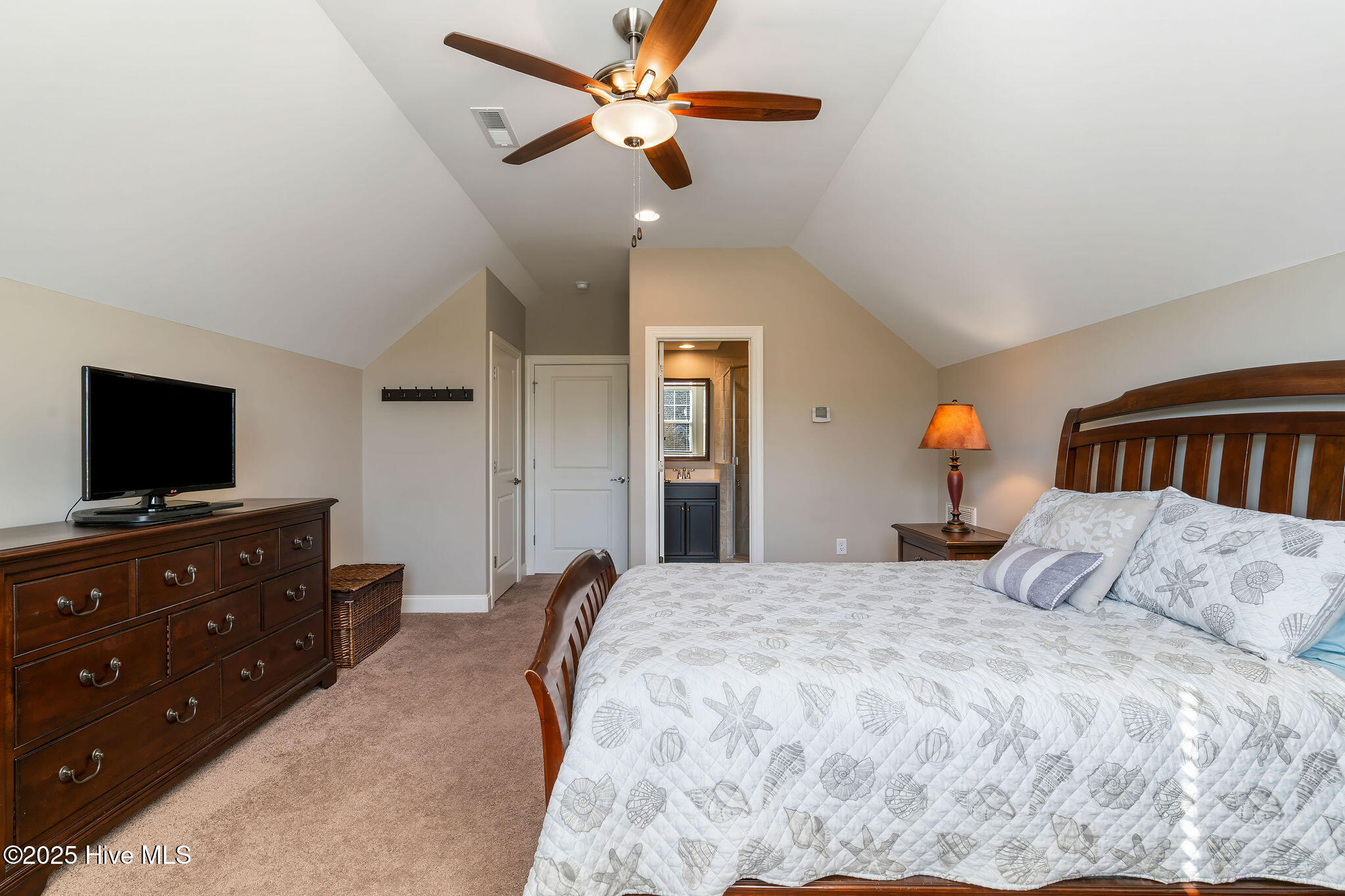 100542604 | Photo 46